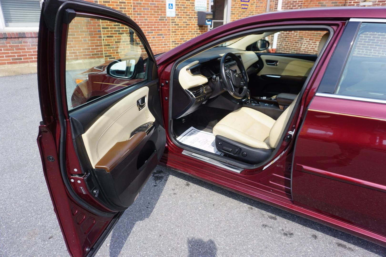 2018 Burgandy /Creme TOYOTA AVALON LIMITED (4T1BK1EBXJU) with an 3.5L V-6 DOHC engine, located at 312 Centre Ave, Schuylkill Haven, PA, 17972, (570) 593-5278, 40.638130, -76.177383 - Photo#23