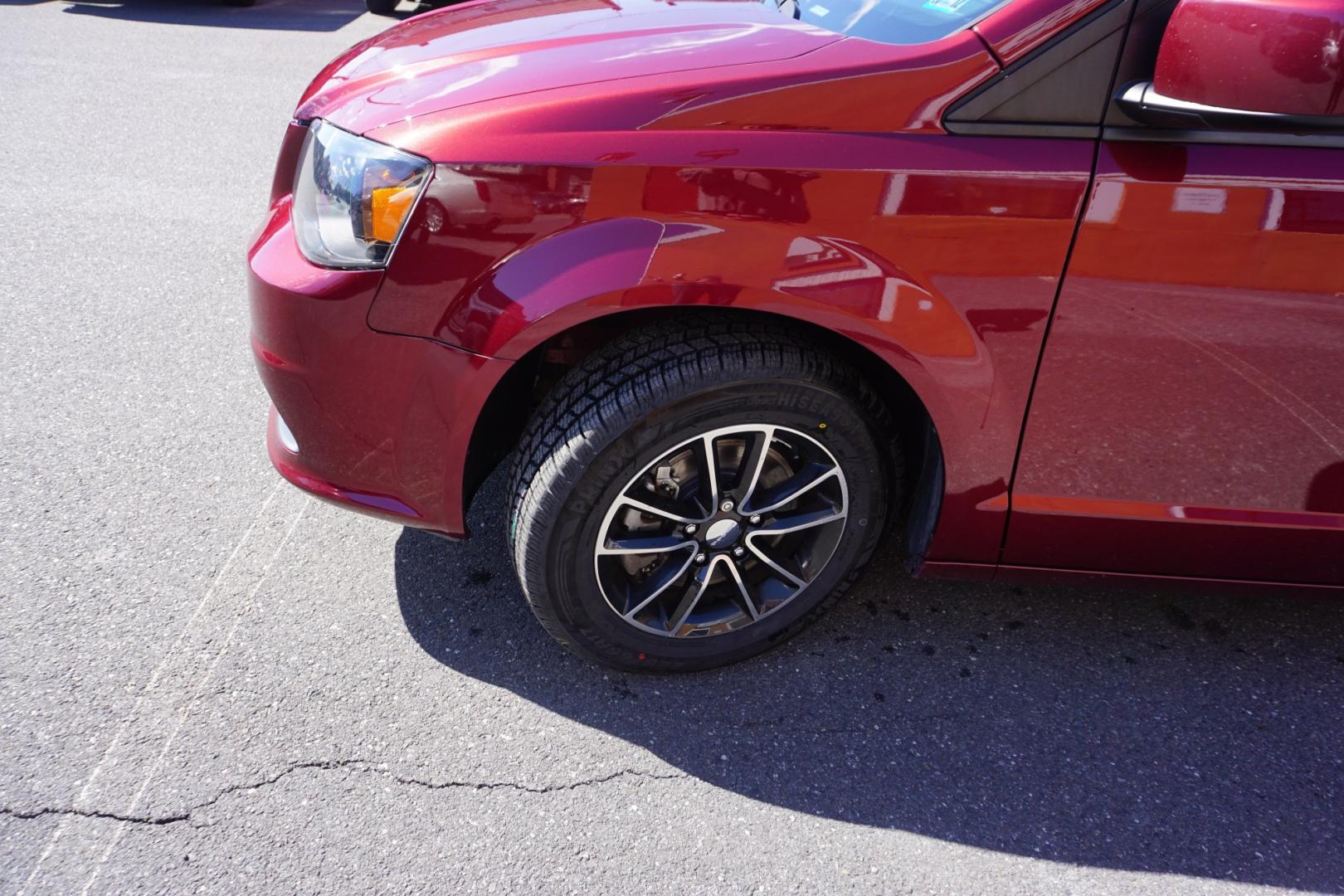 2018 Octane Red Pearlcoat /Black DODGE GRAND CARAVAN SE PLUS (2C4RDGBGXJR) with an Pentastar 3.6L V-6 DOHC engine, located at 312 Centre Ave, Schuylkill Haven, PA, 17972, (570) 593-5278, 40.638130, -76.177383 - Photo#3