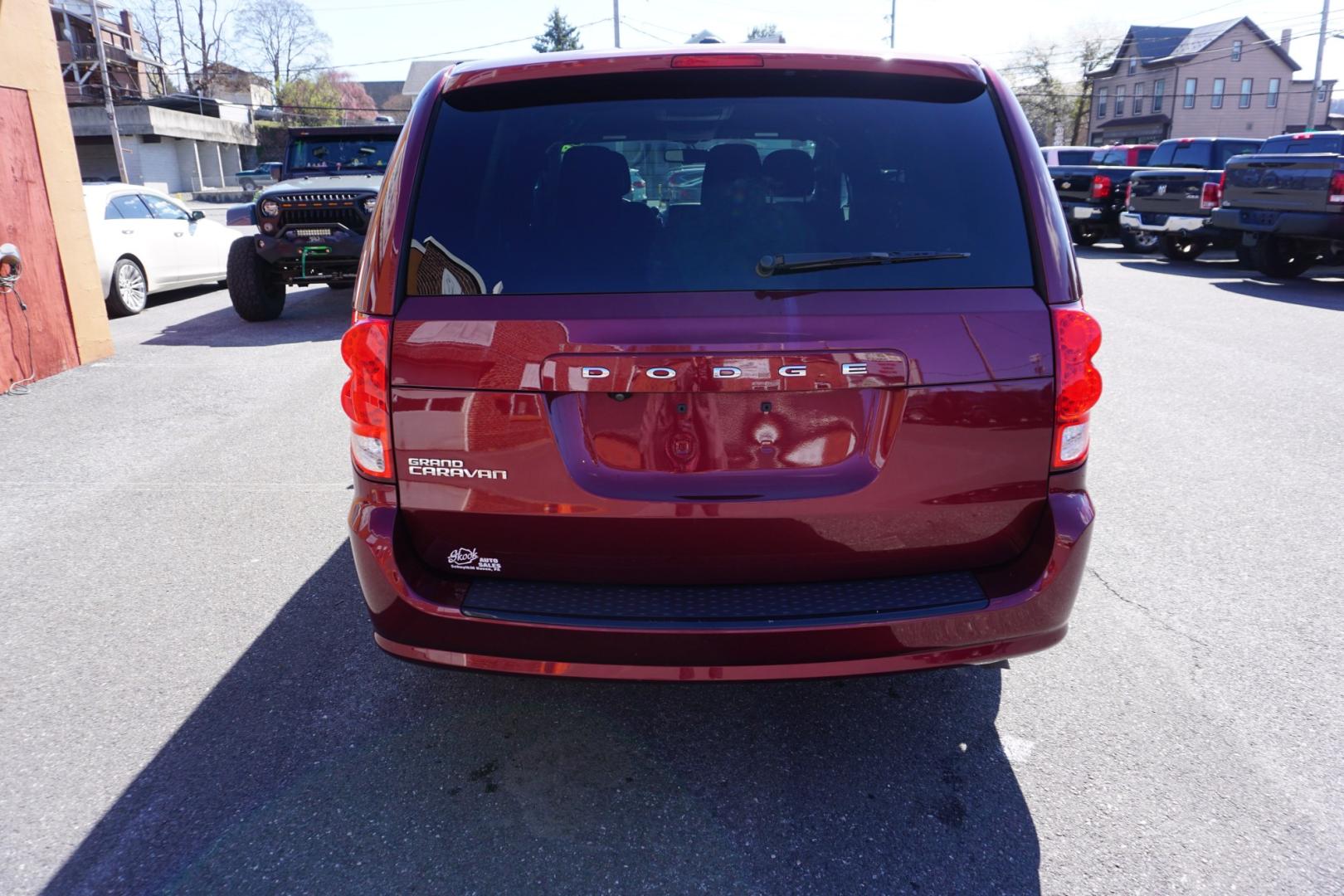 2018 Octane Red Pearlcoat /Black DODGE GRAND CARAVAN SE PLUS (2C4RDGBGXJR) with an Pentastar 3.6L V-6 DOHC engine, located at 312 Centre Ave, Schuylkill Haven, PA, 17972, (570) 593-5278, 40.638130, -76.177383- Photo#8