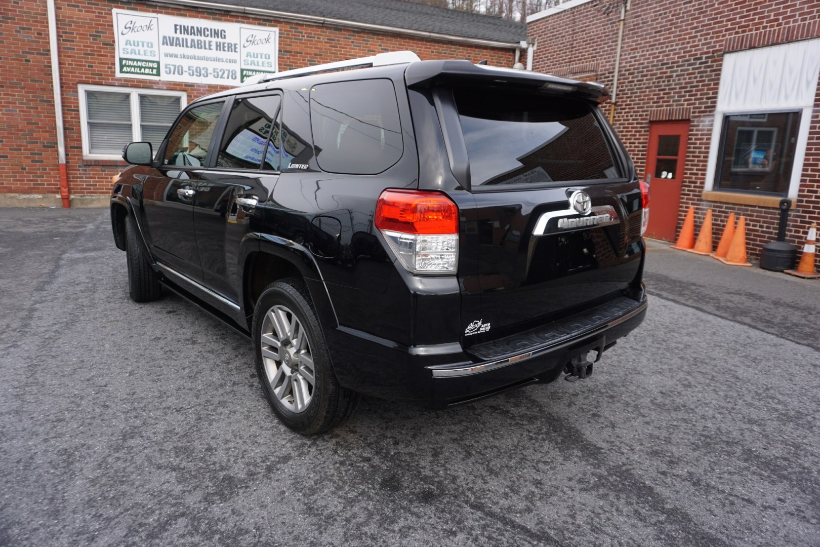 2012 Black TOYOTA 4RUNNER LIMITED (JTEBU5JRXC5) with an 4L V-6 DOHC engine, located at 312 Centre Ave, Schuylkill Haven, PA, 17972, (570) 593-5278, 40.638130, -76.177383 - Photo#6