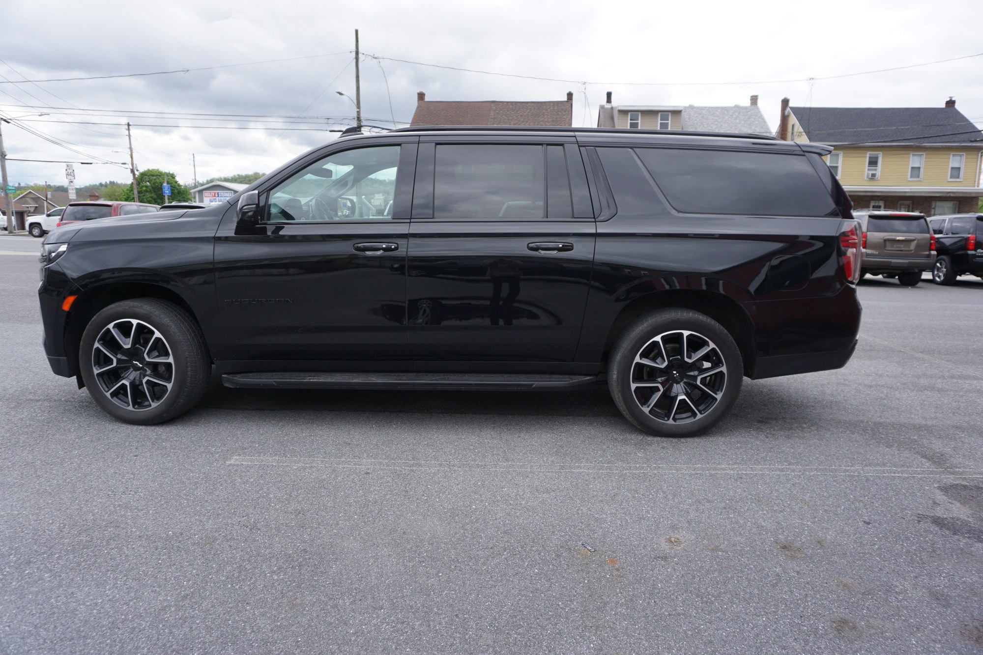 photo of 2022 Chevrolet Suburban 4WD RST