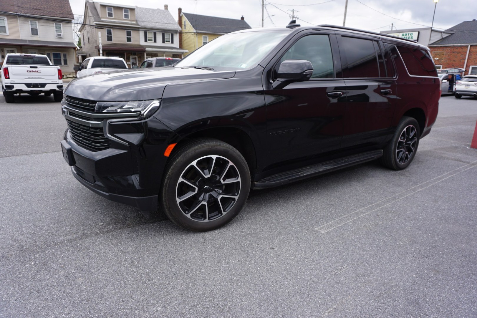 2022 Black /Jet Black/Victory Red CHEVROLET SUBURBAN RST (1GNSKEKDXNR) , located at 312 Centre Ave, Schuylkill Haven, PA, 17972, (570) 593-5278, 40.638130, -76.177383 - Photo#2