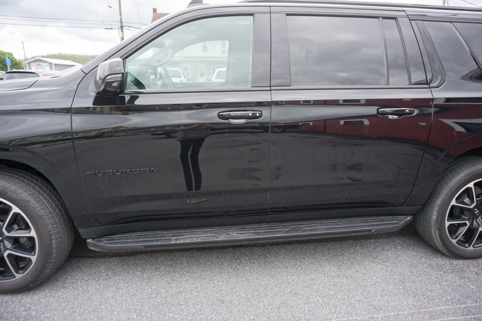 2022 Black /Jet Black/Victory Red CHEVROLET SUBURBAN RST (1GNSKEKDXNR) , located at 312 Centre Ave, Schuylkill Haven, PA, 17972, (570) 593-5278, 40.638130, -76.177383 - Photo#4