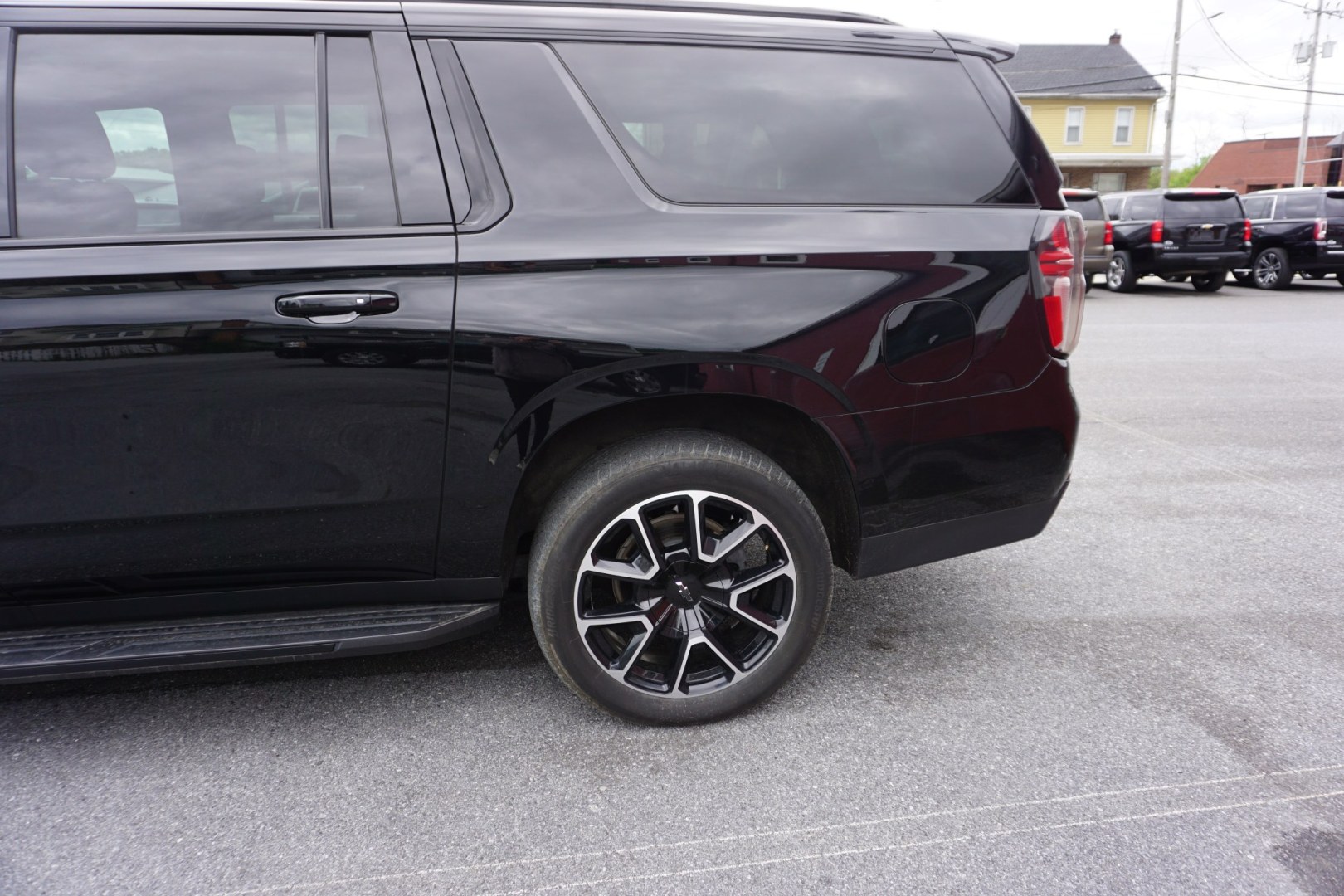 2022 Black /Jet Black/Victory Red CHEVROLET SUBURBAN RST (1GNSKEKDXNR) , located at 312 Centre Ave, Schuylkill Haven, PA, 17972, (570) 593-5278, 40.638130, -76.177383 - Photo#5