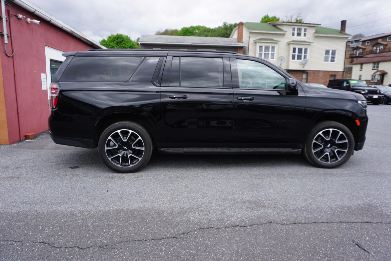 2022 Black /Jet Black/Victory Red CHEVROLET SUBURBAN RST (1GNSKEKDXNR) , located at 312 Centre Ave, Schuylkill Haven, PA, 17972, (570) 593-5278, 40.638130, -76.177383 - Photo#7
