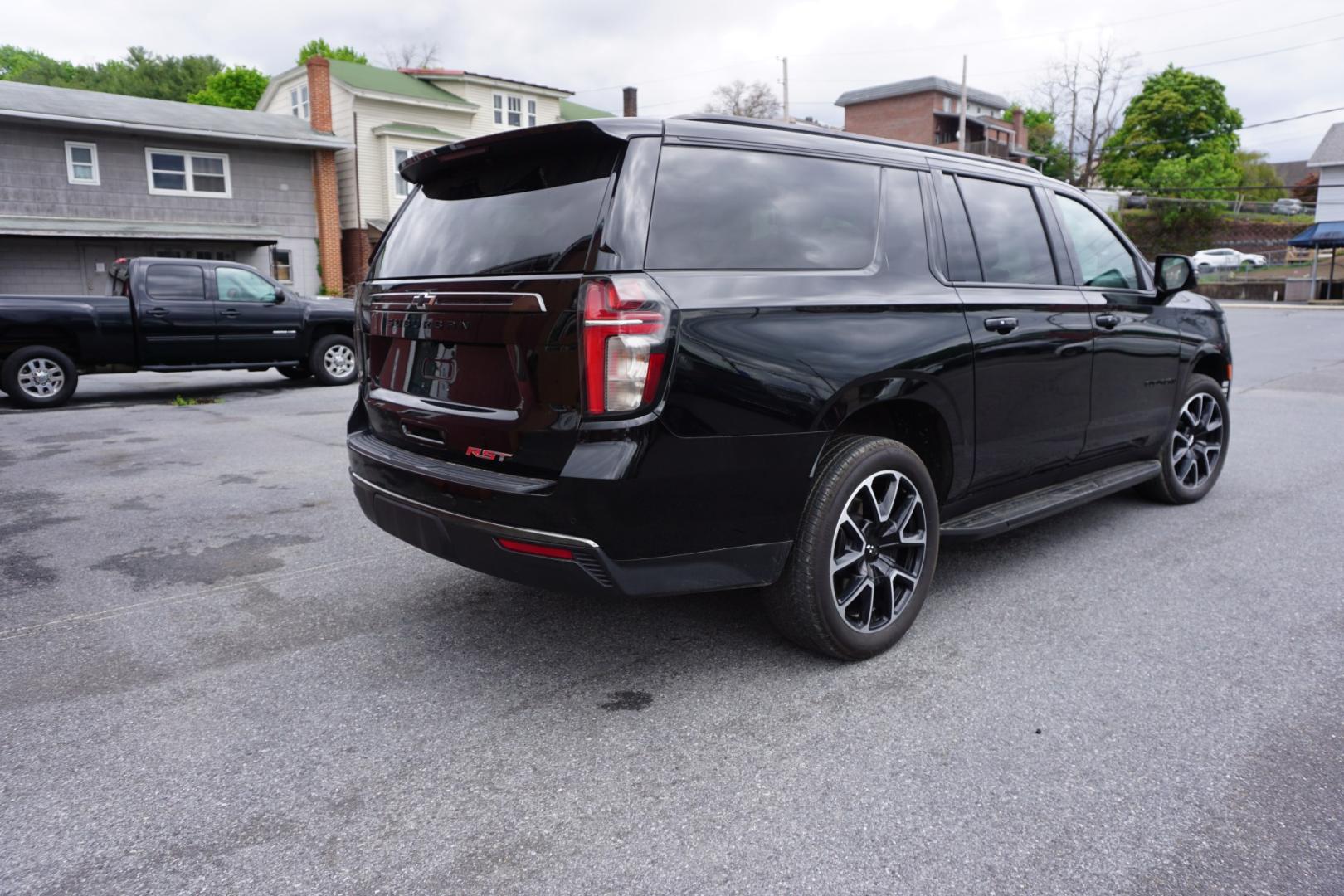 2022 Black /Jet Black/Victory Red CHEVROLET SUBURBAN RST (1GNSKEKDXNR) , located at 312 Centre Ave, Schuylkill Haven, PA, 17972, (570) 593-5278, 40.638130, -76.177383 - Photo#8