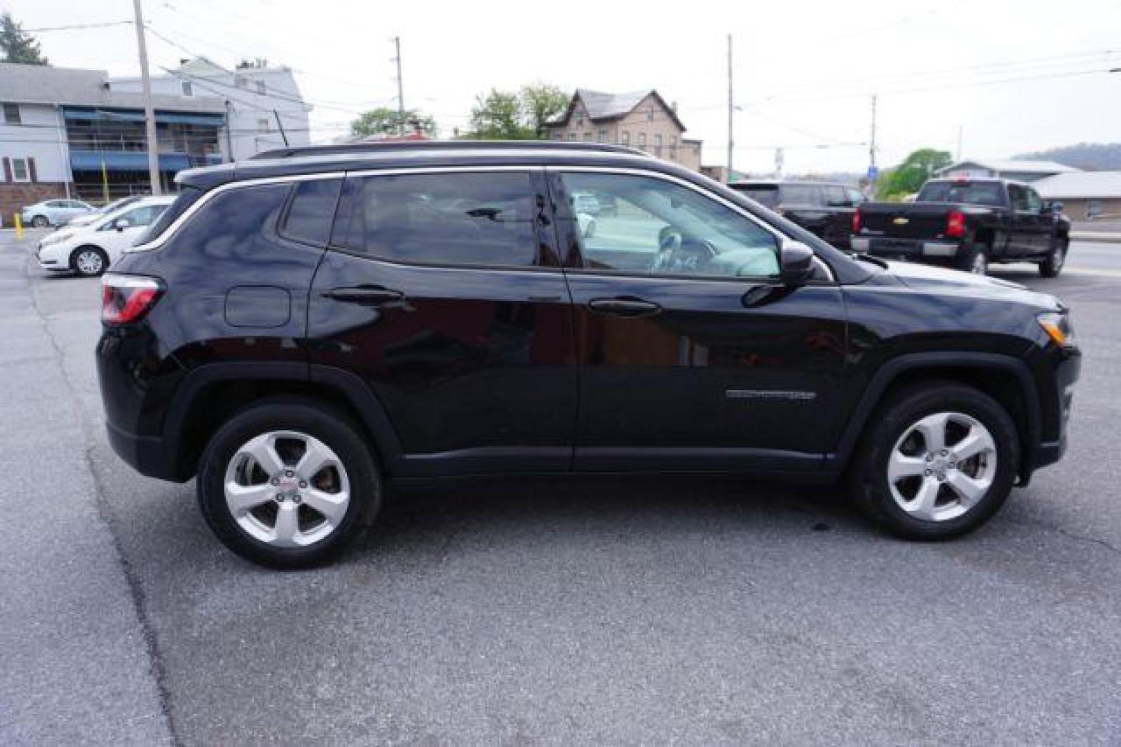 2017 Diamond Black Crystal Pearlcoat /Black Jeep New Compass Latitude 4x4 (3C4NJDBB8HT) with an Tigershark MultiAir 2.4L I-4 variable valve contro engine, located at 312 Centre Ave, Schuylkill Haven, PA, 17972, (570) 593-5278, 40.638130, -76.177383 - Photo#10