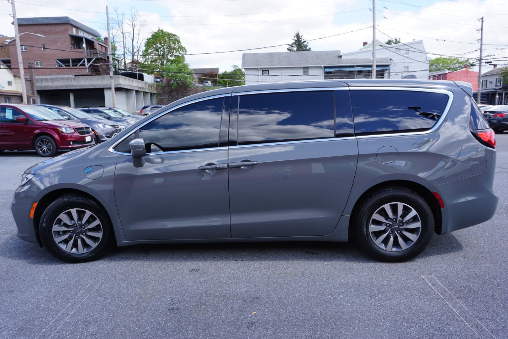 2022 CHRYSLER PACIFICA HYBRID TOURING L (2C4RC1L70NR) , located at 312 Centre Ave, Schuylkill Haven, PA, 17972, (570) 593-5278, 40.638130, -76.177383 - Photo#0