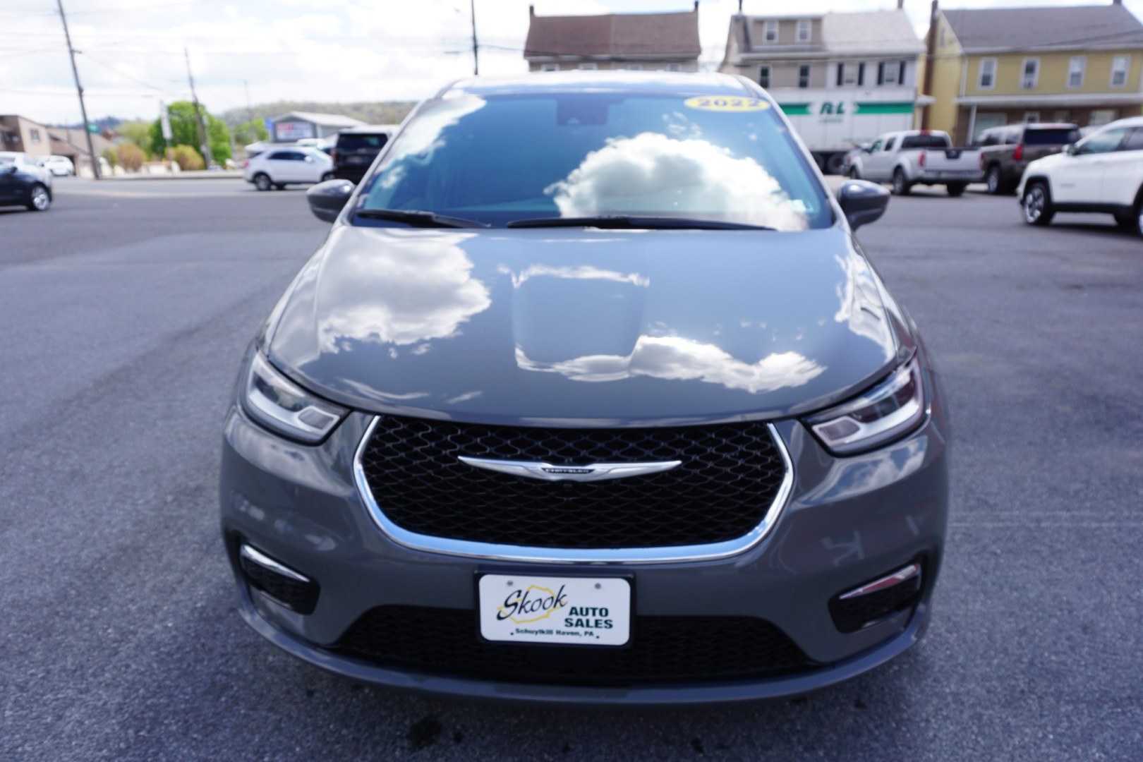 2022 CHRYSLER PACIFICA HYBRID TOURING L (2C4RC1L70NR) , located at 312 Centre Ave, Schuylkill Haven, PA, 17972, (570) 593-5278, 40.638130, -76.177383 - Photo#1