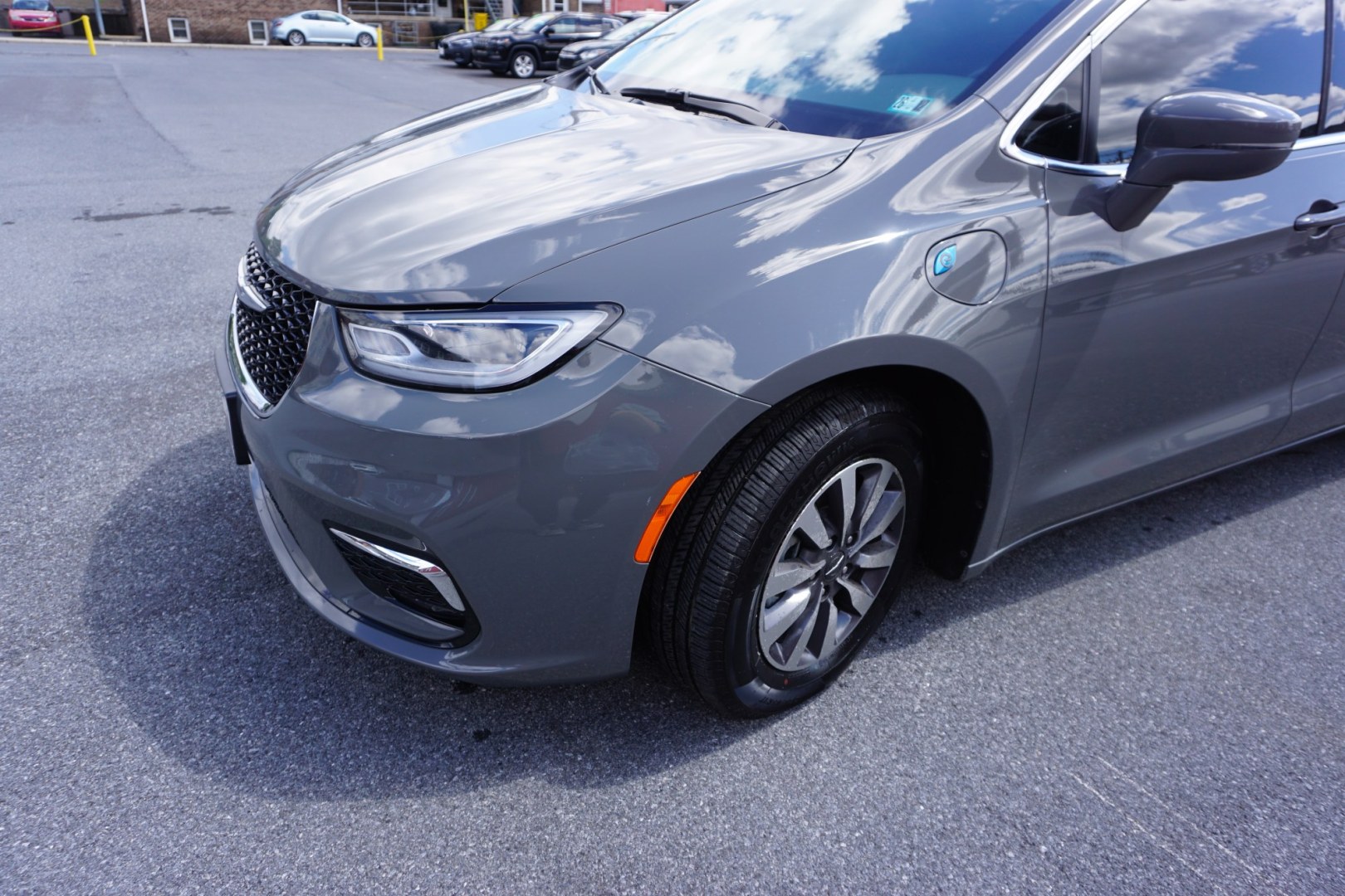2022 CHRYSLER PACIFICA HYBRID TOURING L (2C4RC1L70NR) , located at 312 Centre Ave, Schuylkill Haven, PA, 17972, (570) 593-5278, 40.638130, -76.177383 - Photo#2