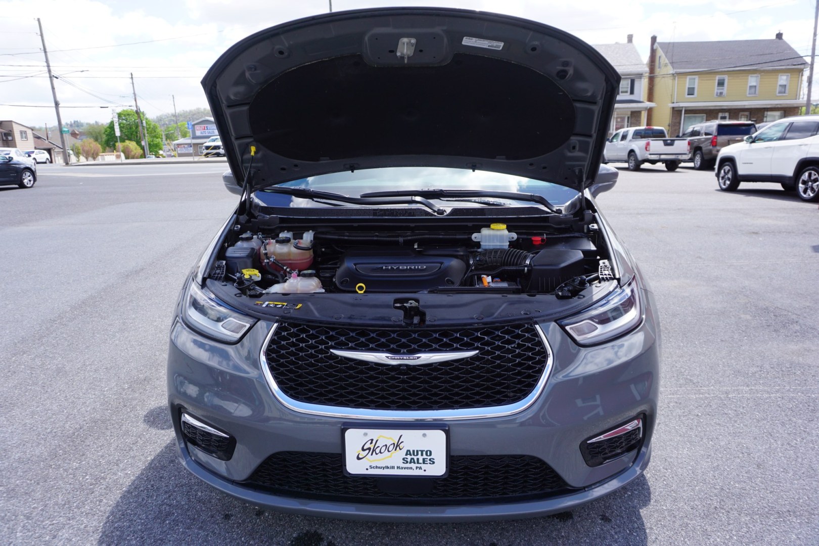 2022 CHRYSLER PACIFICA HYBRID TOURING L (2C4RC1L70NR) , located at 312 Centre Ave, Schuylkill Haven, PA, 17972, (570) 593-5278, 40.638130, -76.177383 - Photo#16