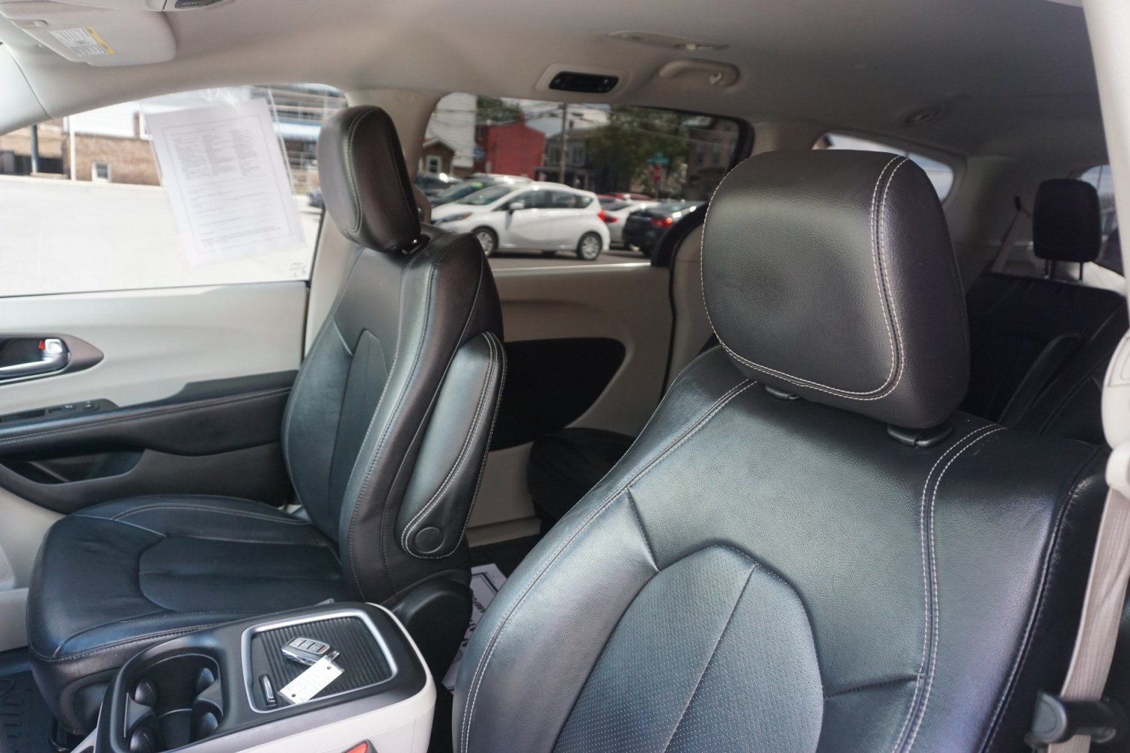 2022 CHRYSLER PACIFICA HYBRID TOURING L (2C4RC1L70NR) , located at 312 Centre Ave, Schuylkill Haven, PA, 17972, (570) 593-5278, 40.638130, -76.177383 - Photo#18