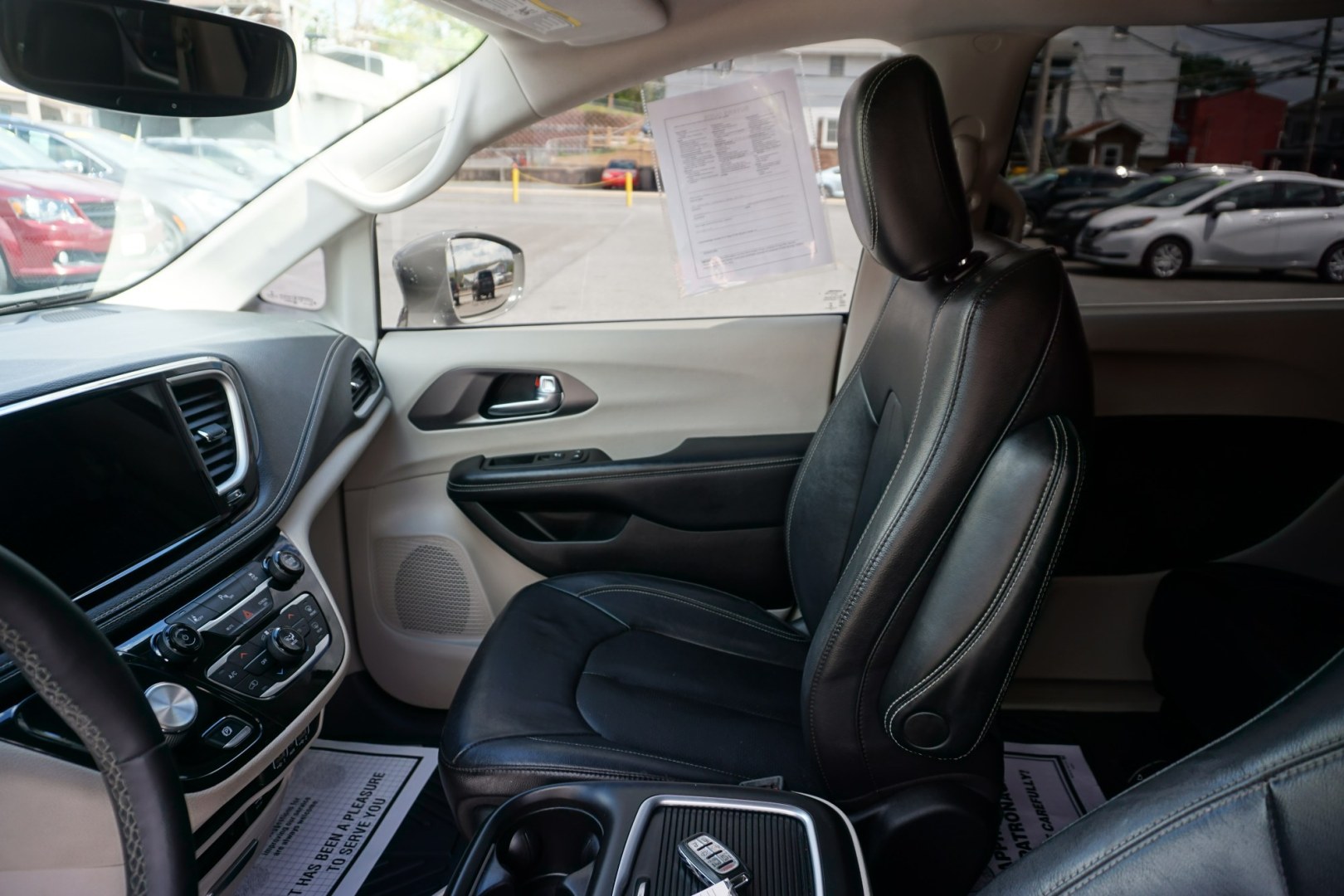 2022 CHRYSLER PACIFICA HYBRID TOURING L (2C4RC1L70NR) , located at 312 Centre Ave, Schuylkill Haven, PA, 17972, (570) 593-5278, 40.638130, -76.177383 - Photo#19
