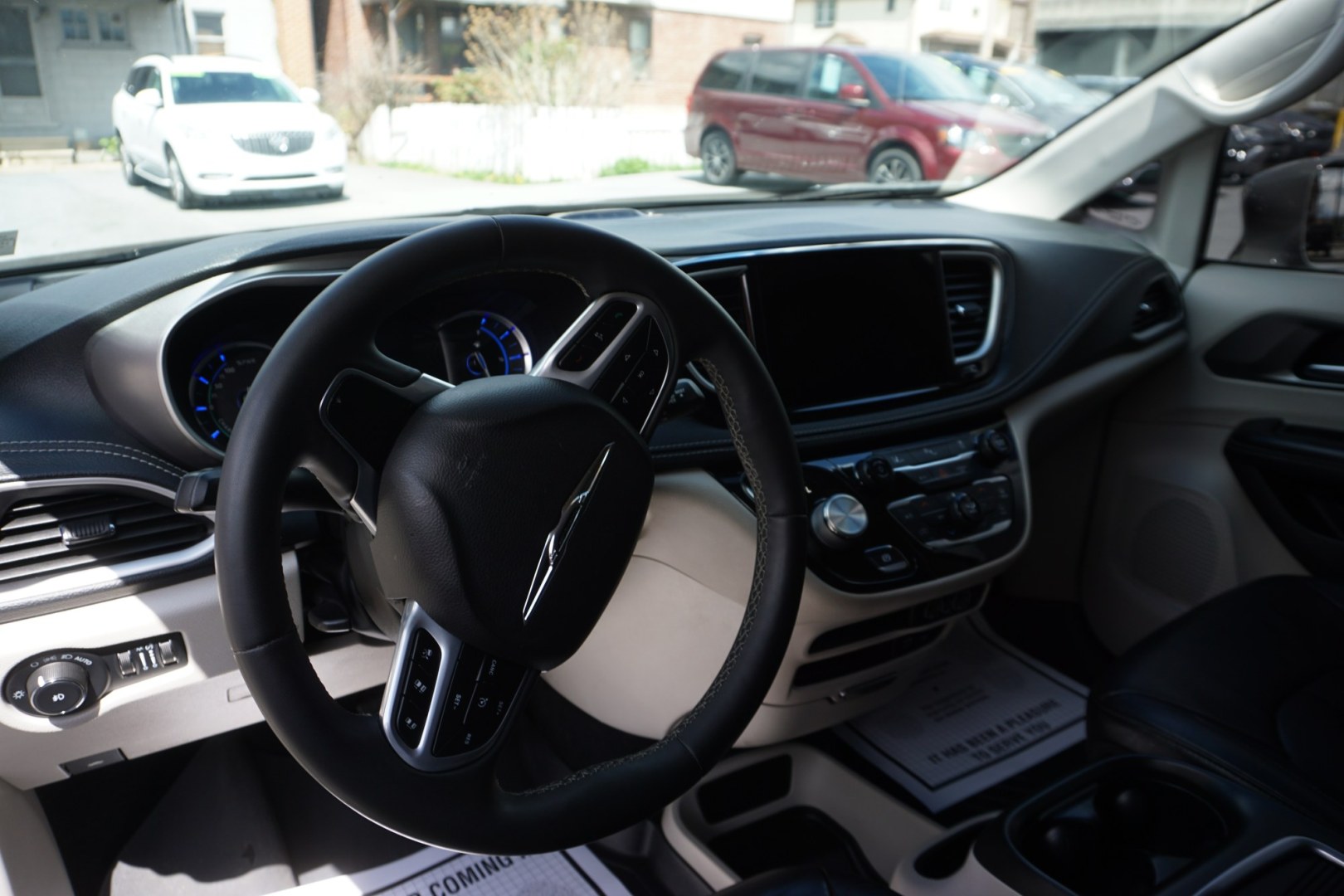 2022 CHRYSLER PACIFICA HYBRID TOURING L (2C4RC1L70NR) , located at 312 Centre Ave, Schuylkill Haven, PA, 17972, (570) 593-5278, 40.638130, -76.177383 - Photo#20