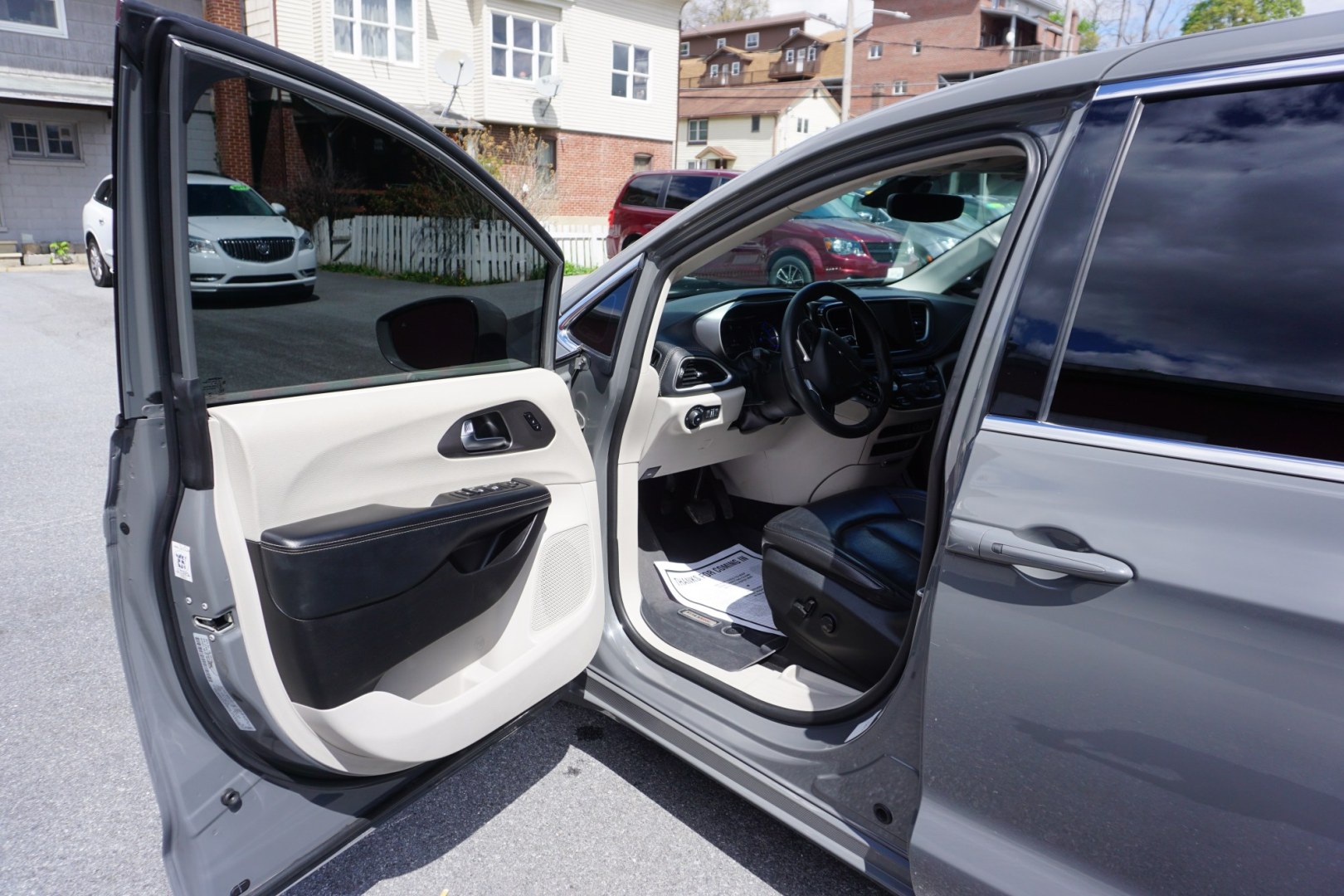 2022 CHRYSLER PACIFICA HYBRID TOURING L (2C4RC1L70NR) , located at 312 Centre Ave, Schuylkill Haven, PA, 17972, (570) 593-5278, 40.638130, -76.177383 - Photo#25