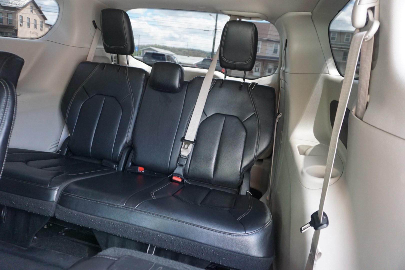 2022 CHRYSLER PACIFICA HYBRID TOURING L (2C4RC1L70NR) , located at 312 Centre Ave, Schuylkill Haven, PA, 17972, (570) 593-5278, 40.638130, -76.177383 - Photo#28