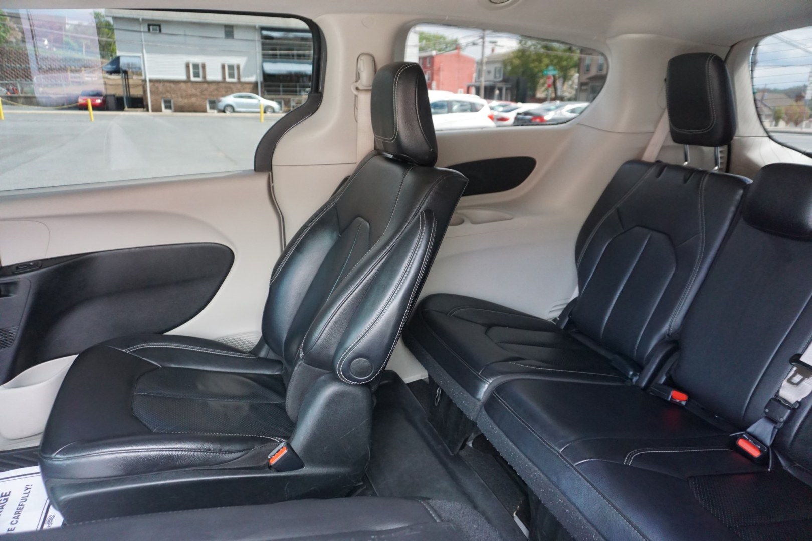 2022 CHRYSLER PACIFICA HYBRID TOURING L (2C4RC1L70NR) , located at 312 Centre Ave, Schuylkill Haven, PA, 17972, (570) 593-5278, 40.638130, -76.177383 - Photo#29