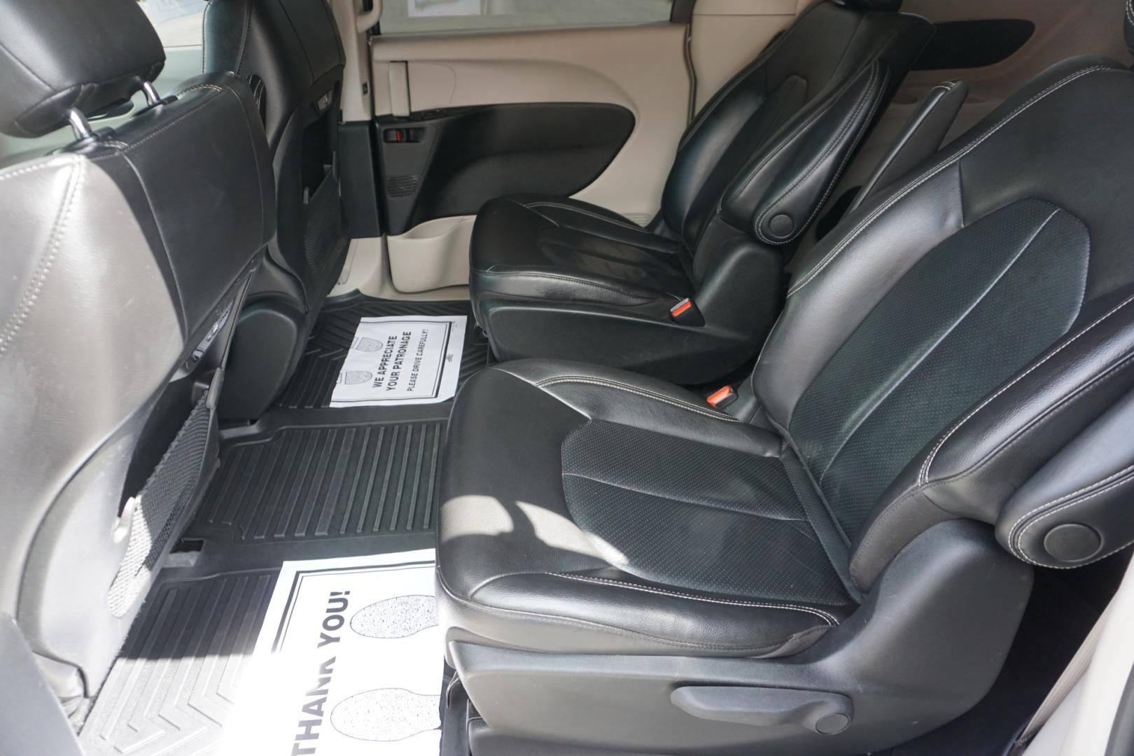 2022 CHRYSLER PACIFICA HYBRID TOURING L (2C4RC1L70NR) , located at 312 Centre Ave, Schuylkill Haven, PA, 17972, (570) 593-5278, 40.638130, -76.177383 - Photo#32