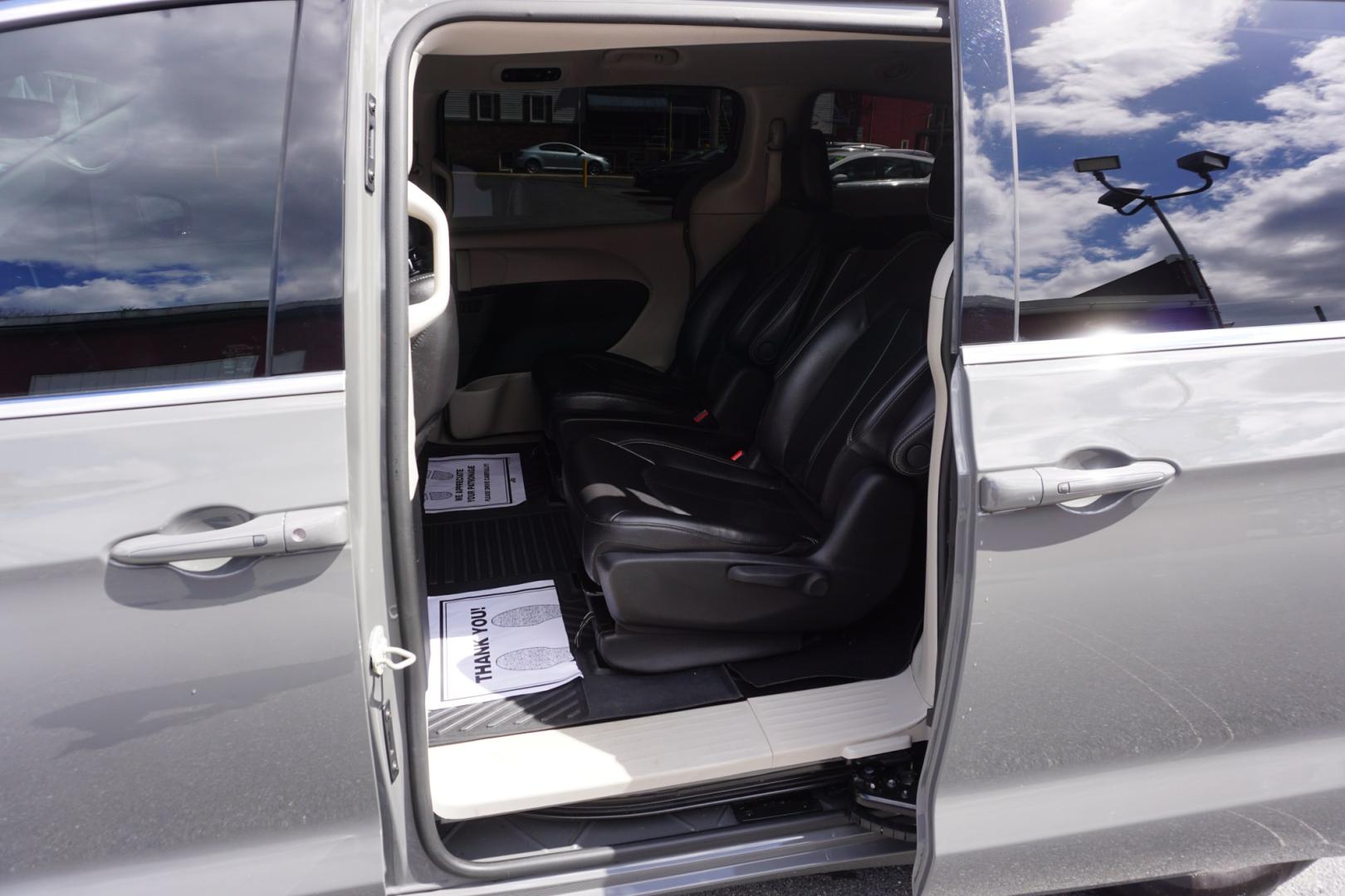 2022 CHRYSLER PACIFICA HYBRID TOURING L (2C4RC1L70NR) , located at 312 Centre Ave, Schuylkill Haven, PA, 17972, (570) 593-5278, 40.638130, -76.177383 - Photo#33