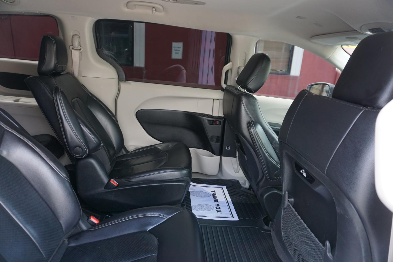 2022 CHRYSLER PACIFICA HYBRID TOURING L (2C4RC1L70NR) , located at 312 Centre Ave, Schuylkill Haven, PA, 17972, (570) 593-5278, 40.638130, -76.177383 - Photo#38