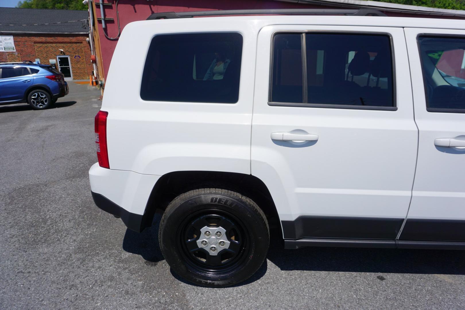 2014 JEEP PATRIOT (1C4NJPBB1ED) , located at 312 Centre Ave, Schuylkill Haven, PA, 17972, (570) 593-5278, 40.638130, -76.177383 - Photo#10