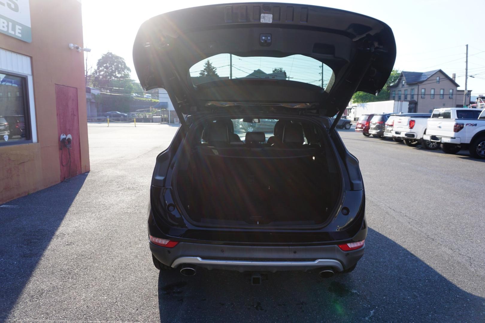 2019 BLACK /BLACK LINCOLN MKC RESERVE (5LMCJ3D92KU) with an 2L I4 engine, AUTOMATIC transmission, located at 312 Centre Ave, Schuylkill Haven, PA, 17972, (570) 593-5278, 40.638130, -76.177383- Photo#32