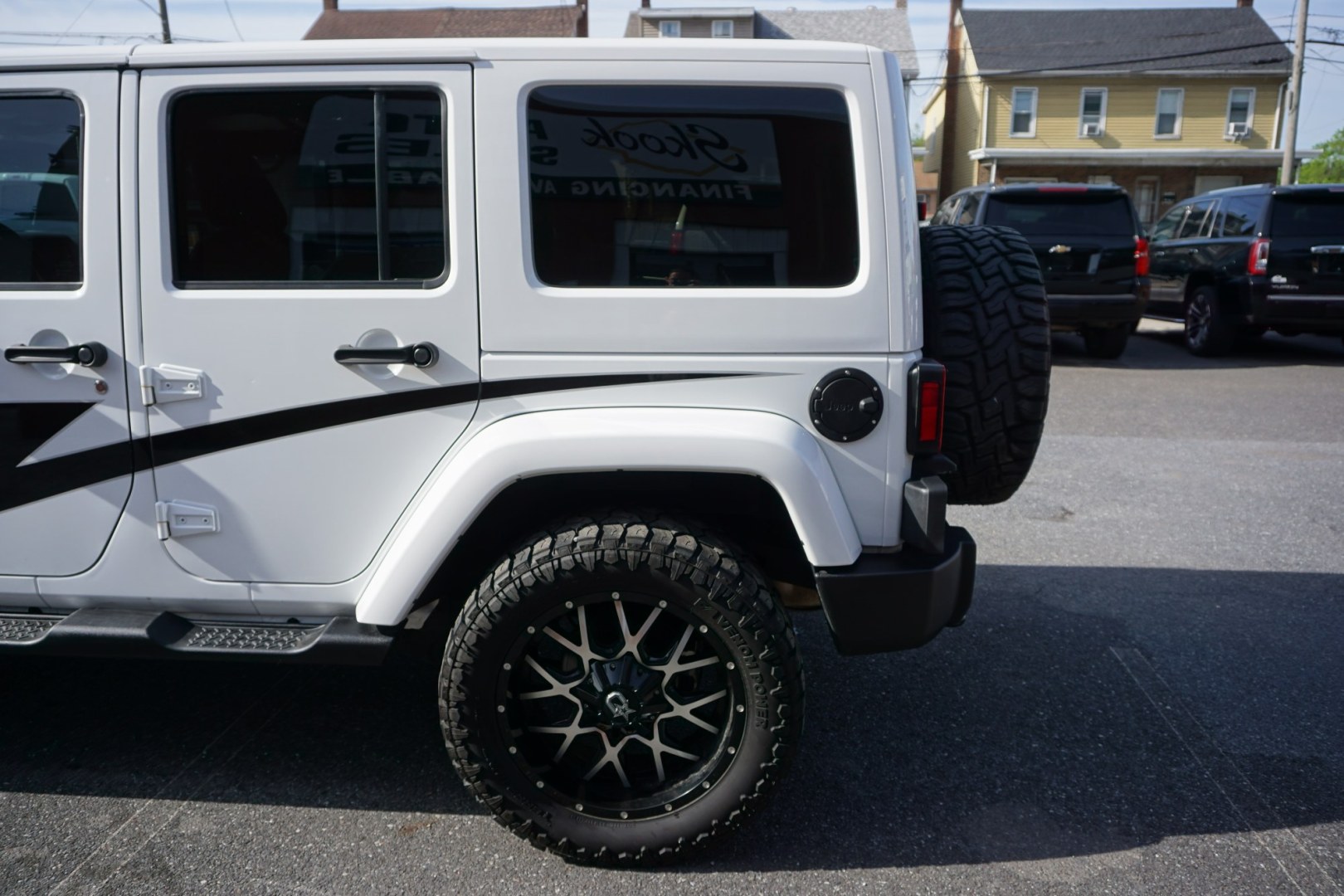 2018 WHITE /BLACK JEEP WRANGLER SAHARA (1C4BJWEG8JL) with an 3.6L V6 engine, AUTOMATIC transmission, located at 312 Centre Ave, Schuylkill Haven, PA, 17972, (570) 593-5278, 40.638130, -76.177383- Photo#6