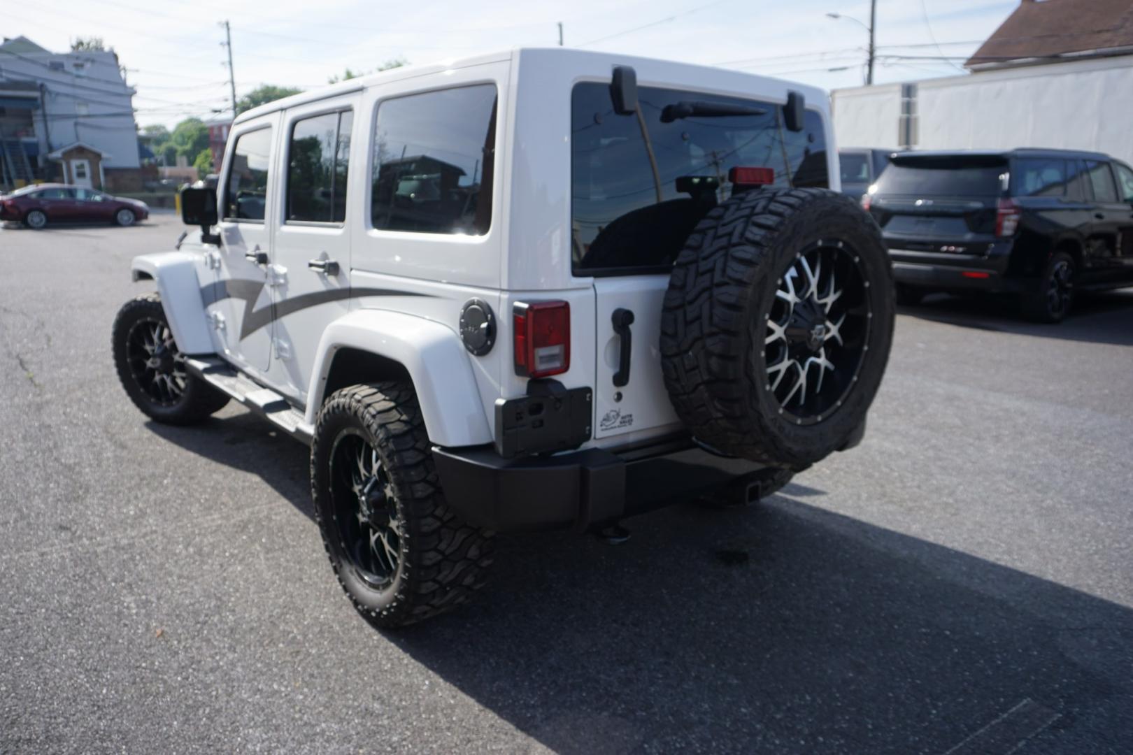 2018 WHITE /BLACK JEEP WRANGLER SAHARA (1C4BJWEG8JL) with an 3.6L V6 engine, AUTOMATIC transmission, located at 312 Centre Ave, Schuylkill Haven, PA, 17972, (570) 593-5278, 40.638130, -76.177383- Photo#7