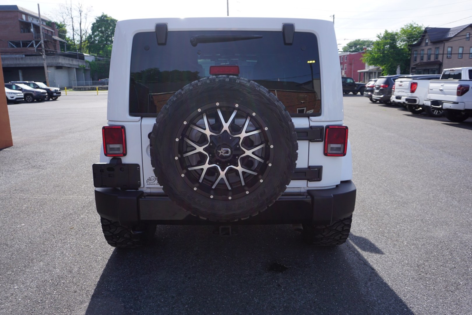 2018 WHITE /BLACK JEEP WRANGLER SAHARA (1C4BJWEG8JL) with an 3.6L V6 engine, AUTOMATIC transmission, located at 312 Centre Ave, Schuylkill Haven, PA, 17972, (570) 593-5278, 40.638130, -76.177383- Photo#8