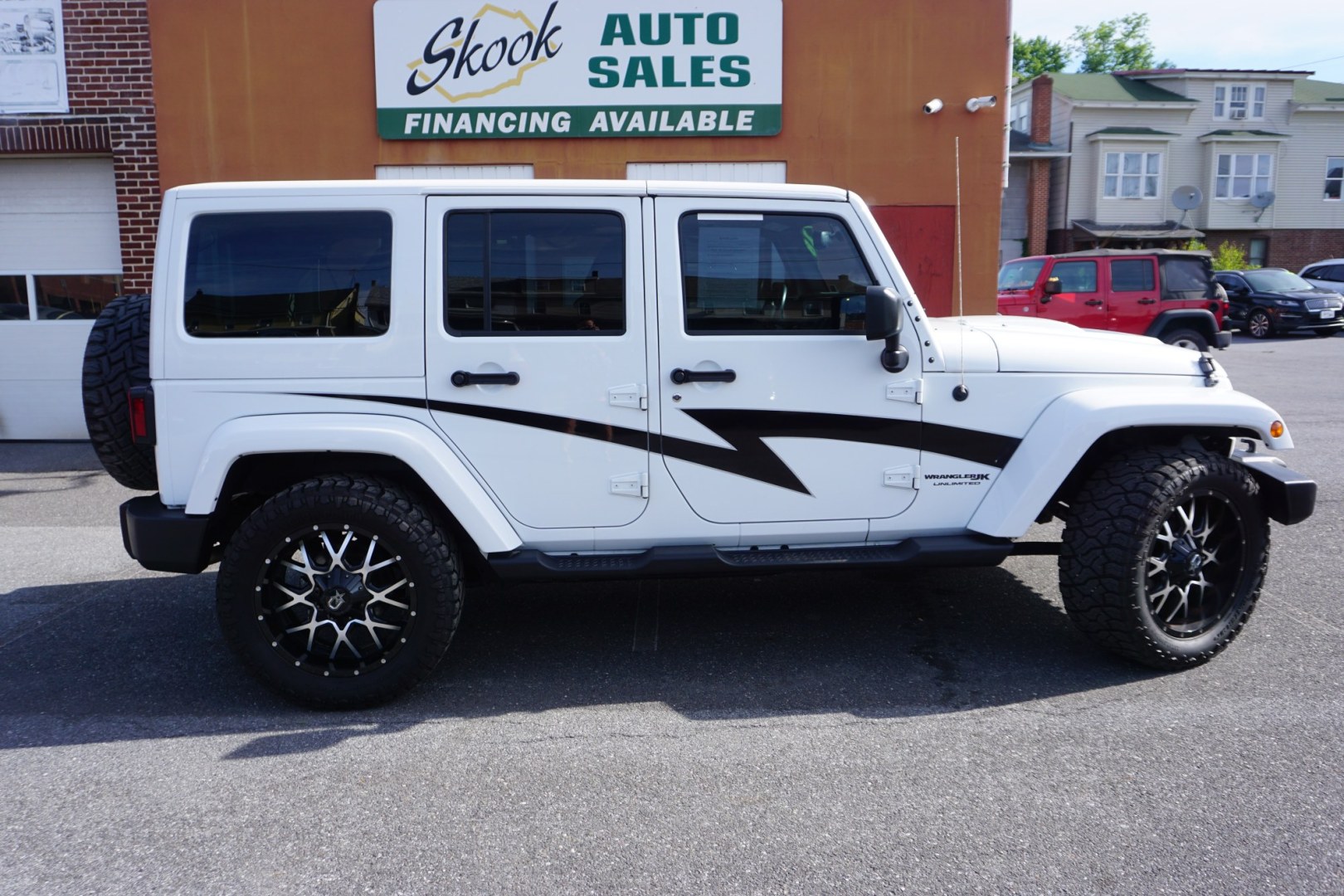 2018 WHITE /BLACK JEEP WRANGLER SAHARA (1C4BJWEG8JL) with an 3.6L V6 engine, AUTOMATIC transmission, located at 312 Centre Ave, Schuylkill Haven, PA, 17972, (570) 593-5278, 40.638130, -76.177383- Photo#9