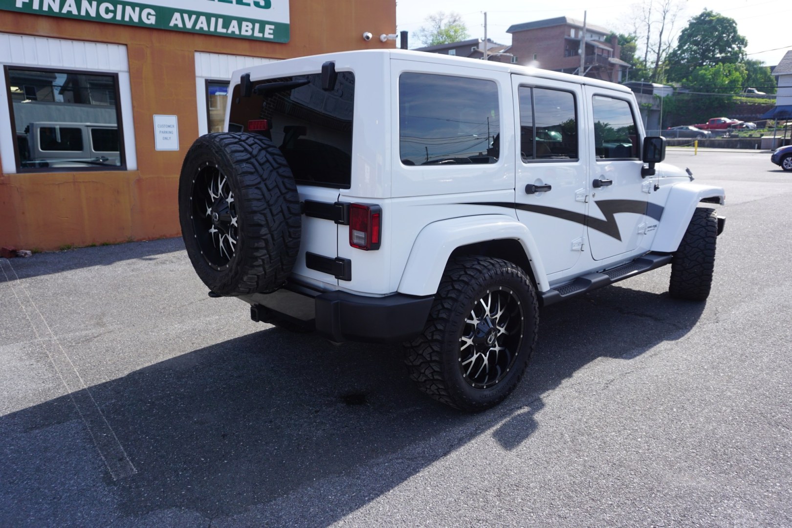 2018 WHITE /BLACK JEEP WRANGLER SAHARA (1C4BJWEG8JL) with an 3.6L V6 engine, AUTOMATIC transmission, located at 312 Centre Ave, Schuylkill Haven, PA, 17972, (570) 593-5278, 40.638130, -76.177383- Photo#10