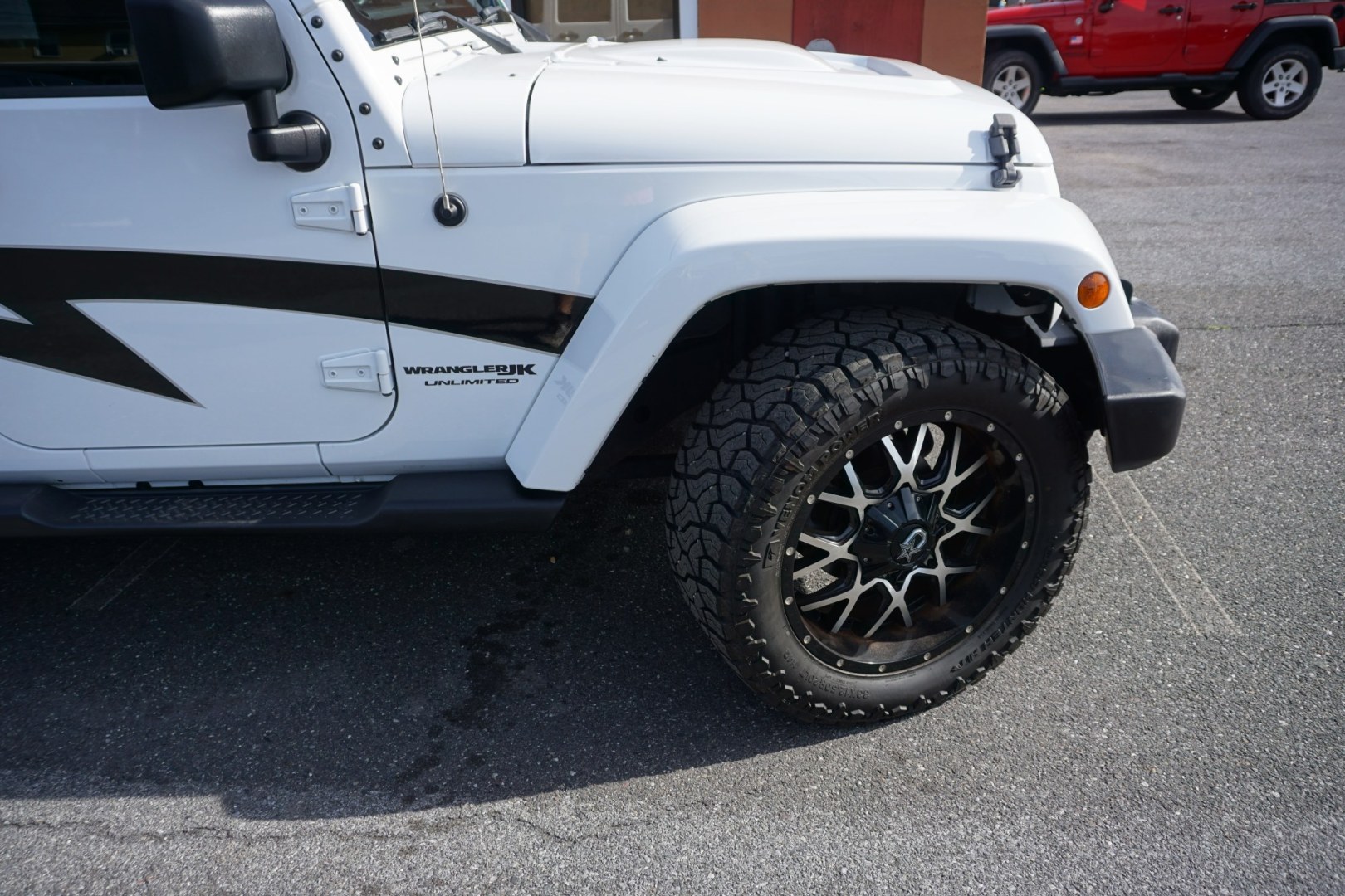 2018 WHITE /BLACK JEEP WRANGLER SAHARA (1C4BJWEG8JL) with an 3.6L V6 engine, AUTOMATIC transmission, located at 312 Centre Ave, Schuylkill Haven, PA, 17972, (570) 593-5278, 40.638130, -76.177383- Photo#14