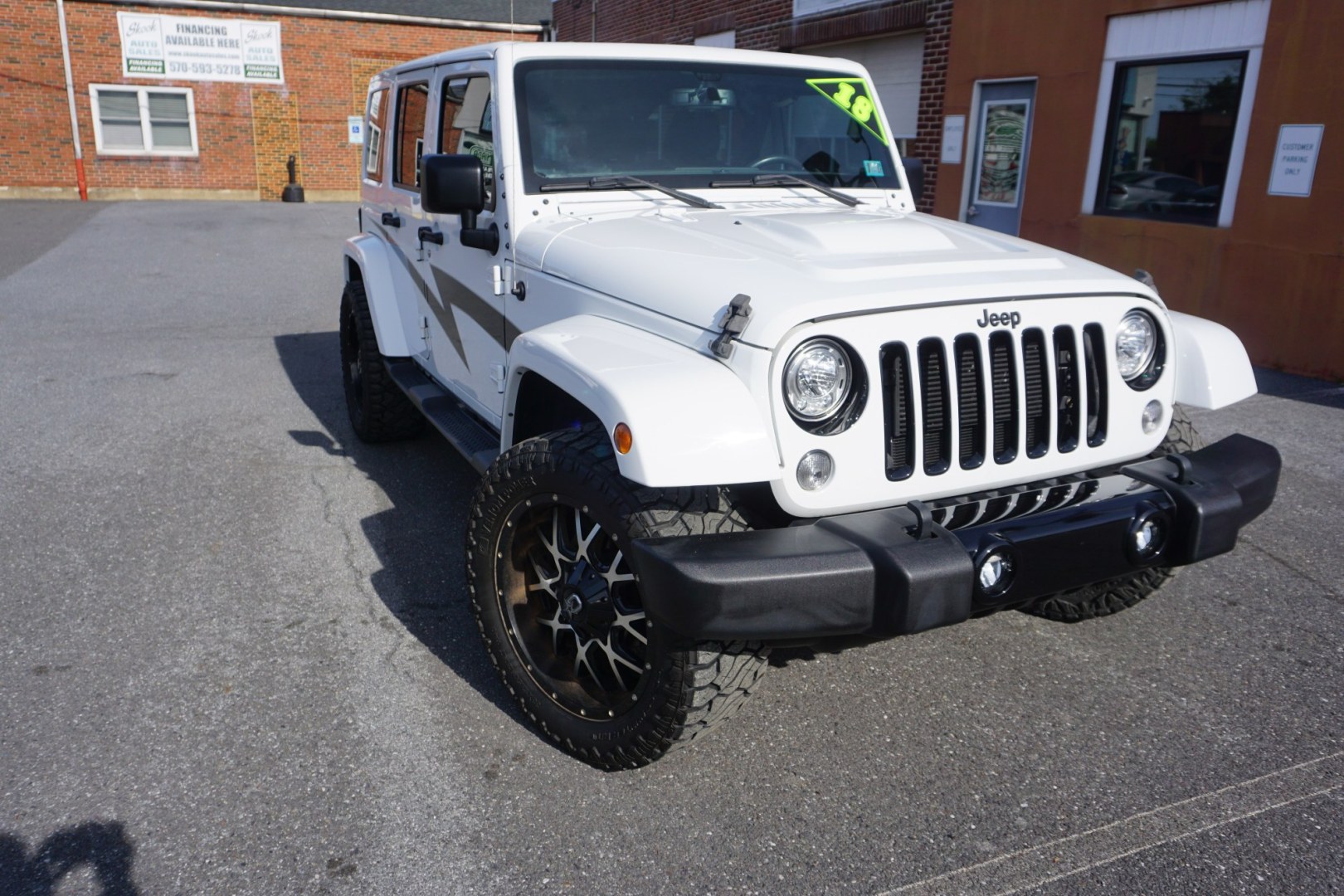 2018 WHITE /BLACK JEEP WRANGLER SAHARA (1C4BJWEG8JL) with an 3.6L V6 engine, AUTOMATIC transmission, located at 312 Centre Ave, Schuylkill Haven, PA, 17972, (570) 593-5278, 40.638130, -76.177383- Photo#15