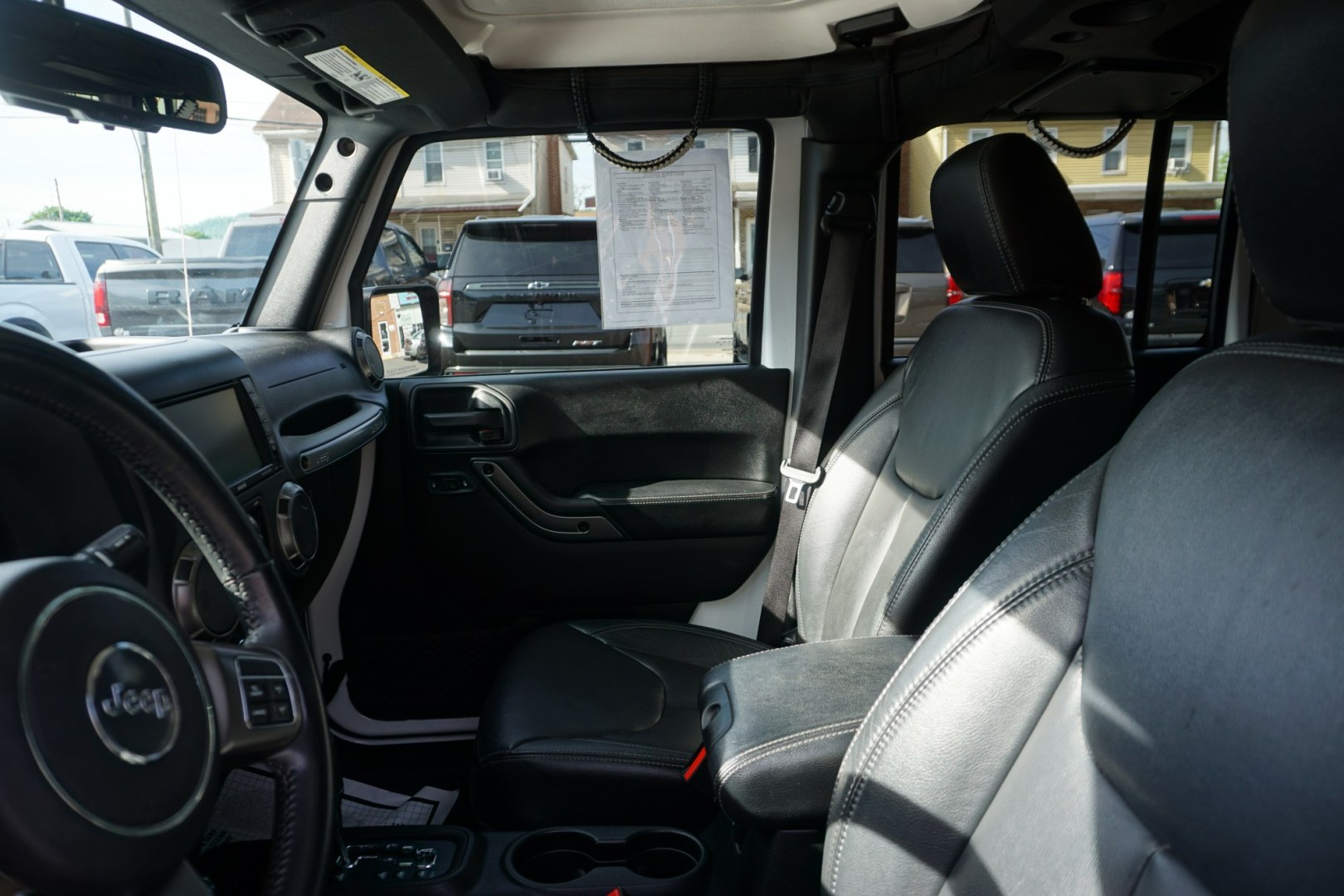 2018 WHITE /BLACK JEEP WRANGLER SAHARA (1C4BJWEG8JL) with an 3.6L V6 engine, AUTOMATIC transmission, located at 312 Centre Ave, Schuylkill Haven, PA, 17972, (570) 593-5278, 40.638130, -76.177383- Photo#20