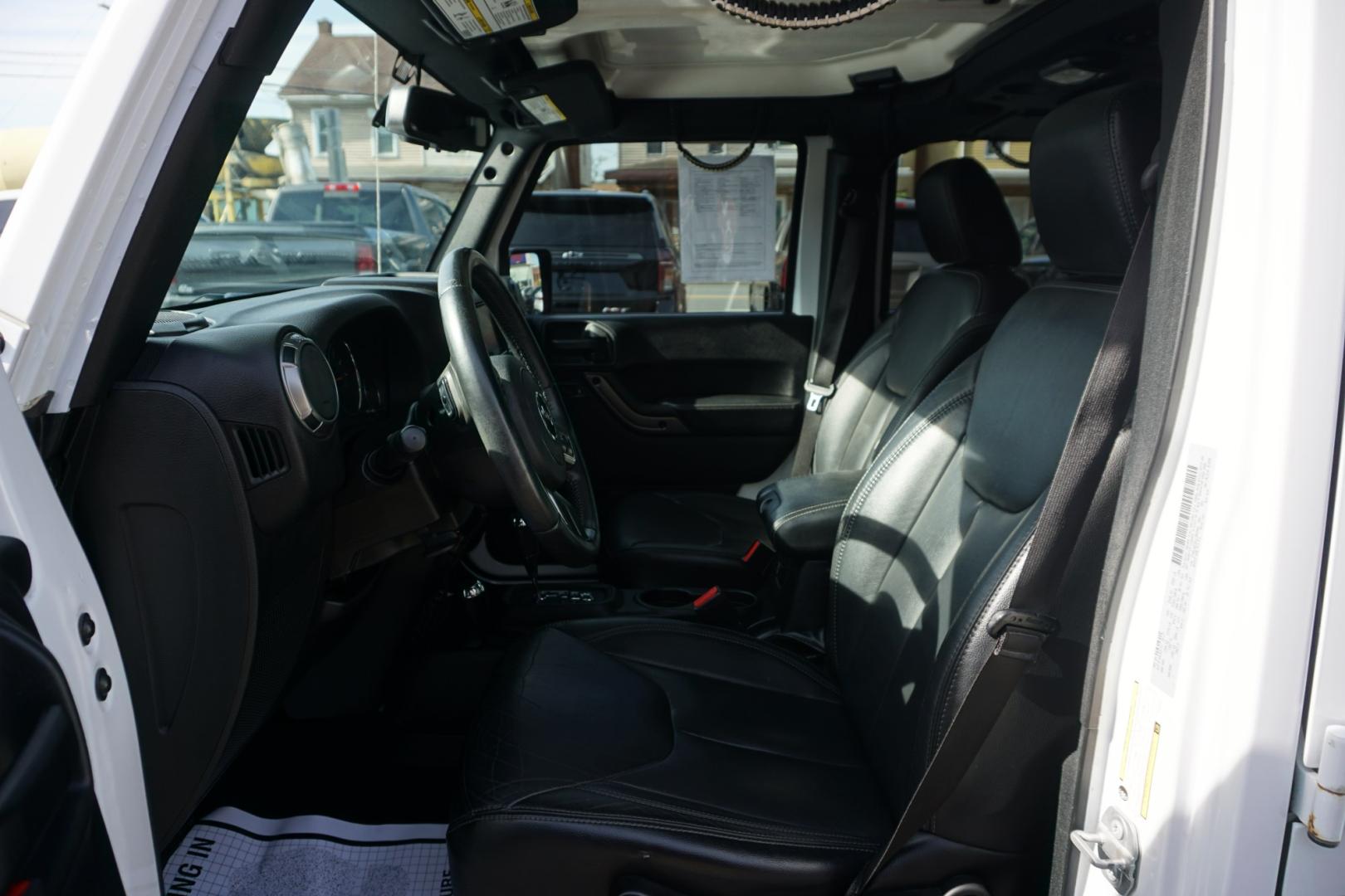 2018 WHITE /BLACK JEEP WRANGLER SAHARA (1C4BJWEG8JL) with an 3.6L V6 engine, AUTOMATIC transmission, located at 312 Centre Ave, Schuylkill Haven, PA, 17972, (570) 593-5278, 40.638130, -76.177383- Photo#22