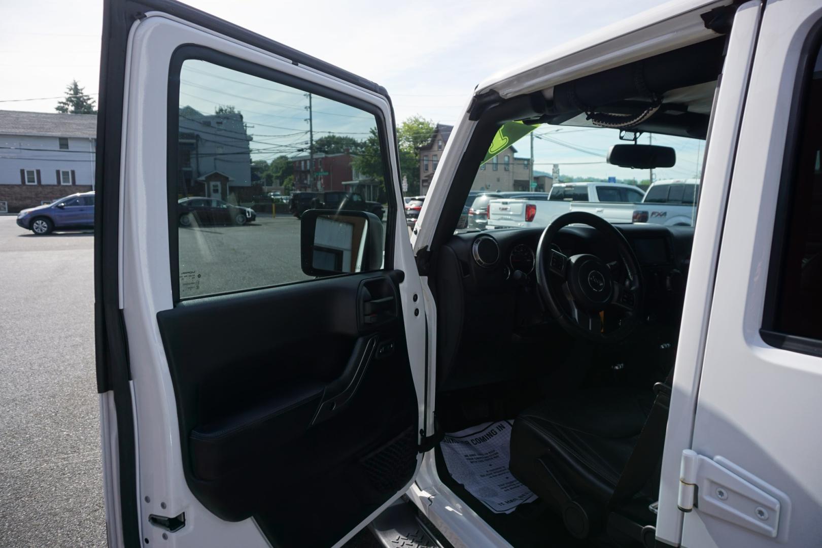 2018 WHITE /BLACK JEEP WRANGLER SAHARA (1C4BJWEG8JL) with an 3.6L V6 engine, AUTOMATIC transmission, located at 312 Centre Ave, Schuylkill Haven, PA, 17972, (570) 593-5278, 40.638130, -76.177383- Photo#24