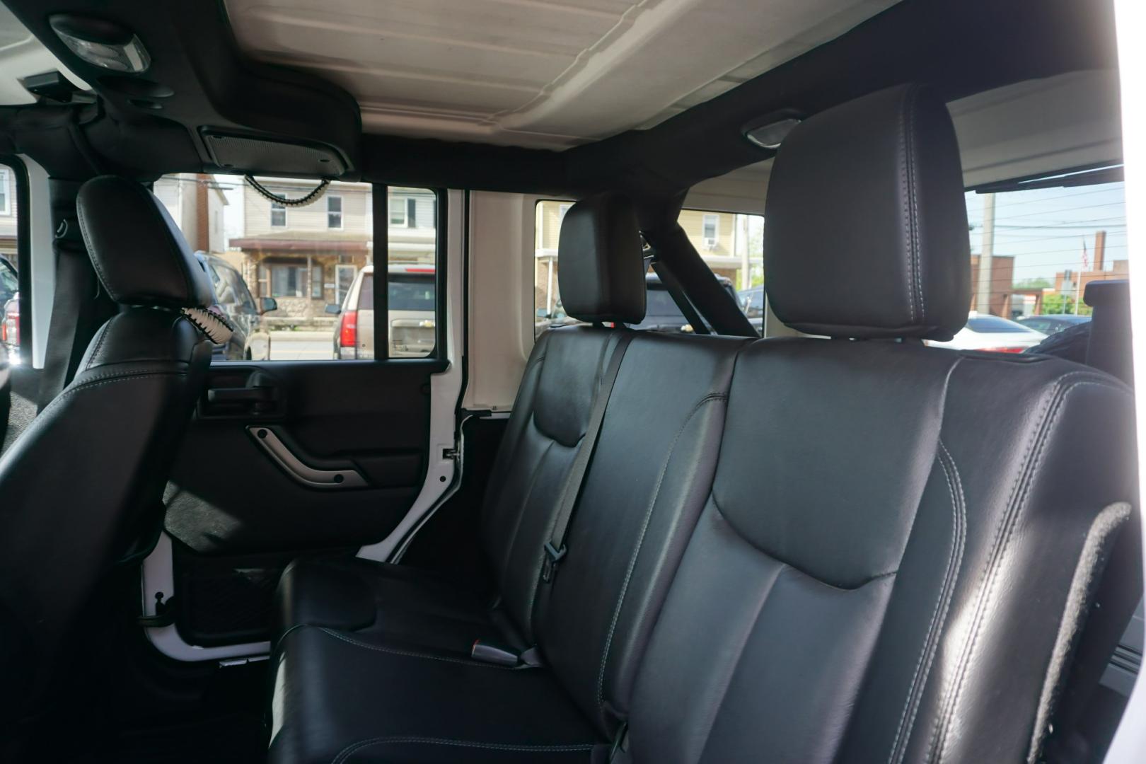 2018 WHITE /BLACK JEEP WRANGLER SAHARA (1C4BJWEG8JL) with an 3.6L V6 engine, AUTOMATIC transmission, located at 312 Centre Ave, Schuylkill Haven, PA, 17972, (570) 593-5278, 40.638130, -76.177383- Photo#27