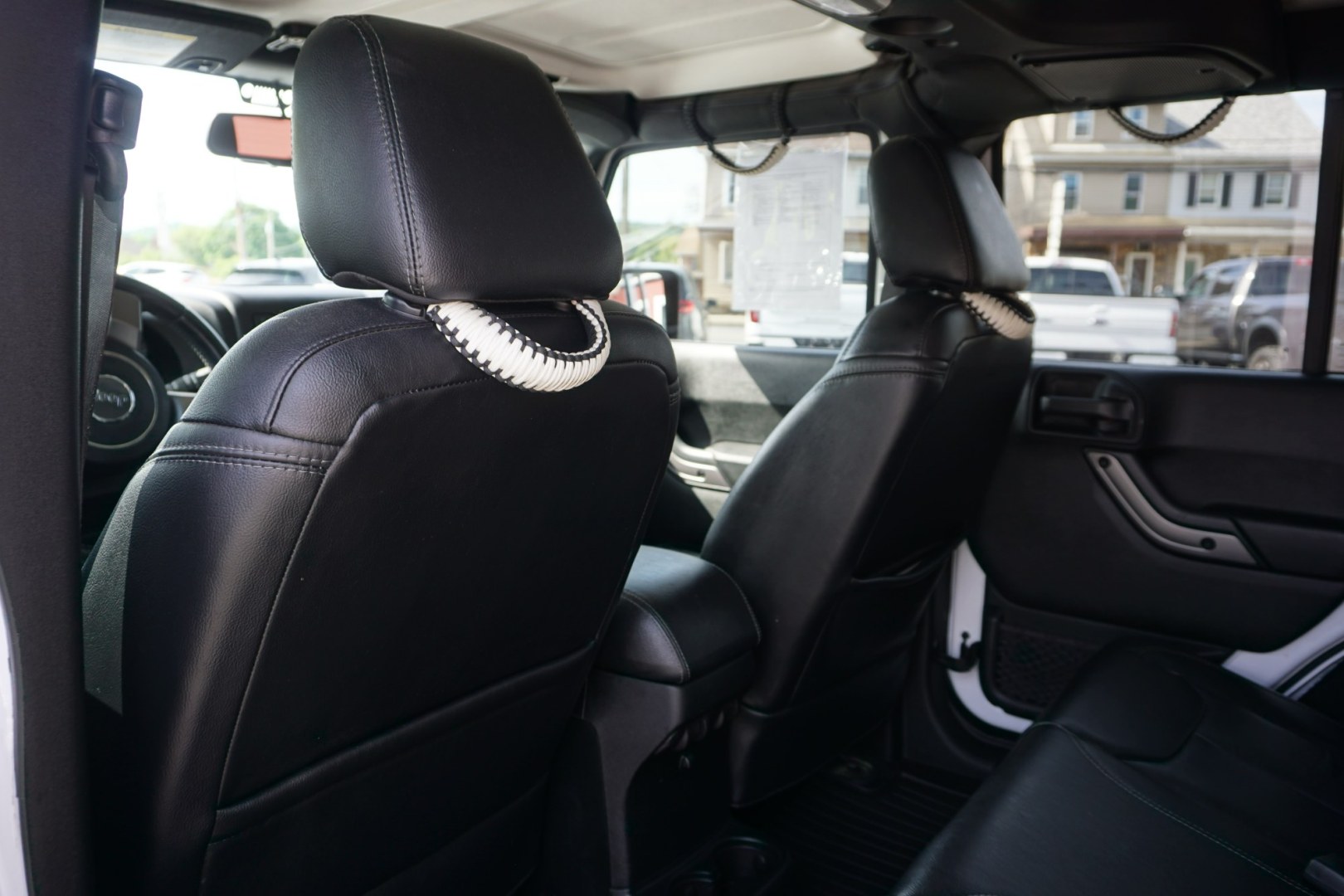 2018 WHITE /BLACK JEEP WRANGLER SAHARA (1C4BJWEG8JL) with an 3.6L V6 engine, AUTOMATIC transmission, located at 312 Centre Ave, Schuylkill Haven, PA, 17972, (570) 593-5278, 40.638130, -76.177383- Photo#29