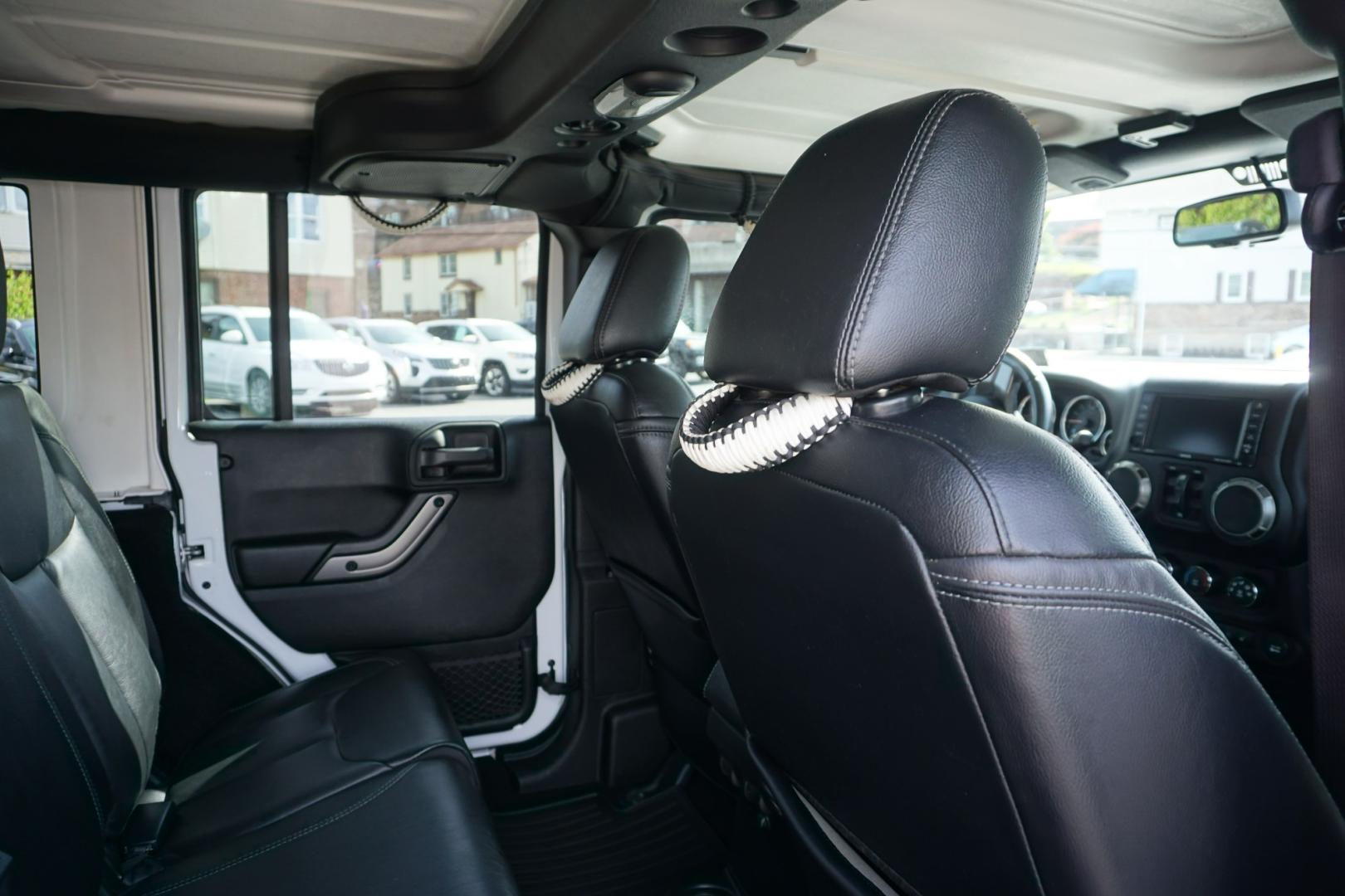 2018 WHITE /BLACK JEEP WRANGLER SAHARA (1C4BJWEG8JL) with an 3.6L V6 engine, AUTOMATIC transmission, located at 312 Centre Ave, Schuylkill Haven, PA, 17972, (570) 593-5278, 40.638130, -76.177383- Photo#33