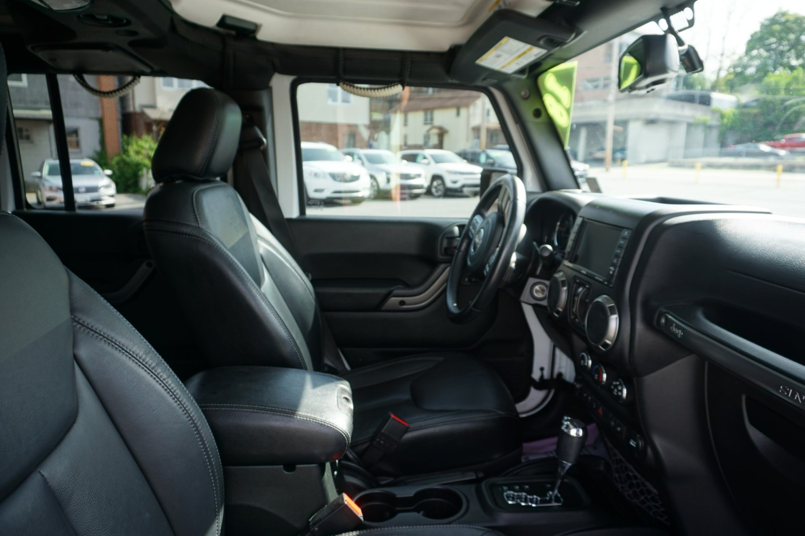 2018 WHITE /BLACK JEEP WRANGLER SAHARA (1C4BJWEG8JL) with an 3.6L V6 engine, AUTOMATIC transmission, located at 312 Centre Ave, Schuylkill Haven, PA, 17972, (570) 593-5278, 40.638130, -76.177383- Photo#39