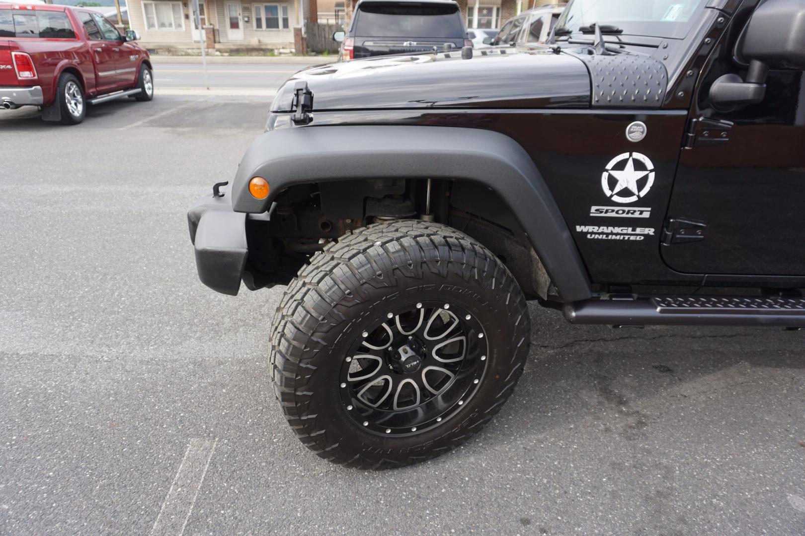 2013 BLACK /ORANGE JEEP WRANGLER SPORT (1C4BJWDG2DL) with an 3.6L V6 engine, AUTOMATIC transmission, located at 312 Centre Ave, Schuylkill Haven, PA, 17972, (570) 593-5278, 40.638130, -76.177383- Photo#4