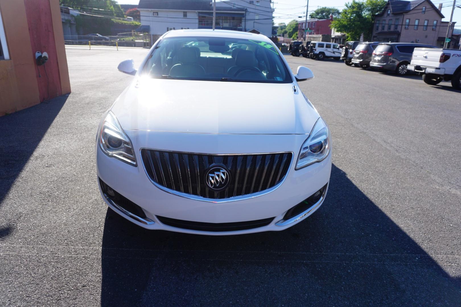 2015 WHITE /TAN BUICK REGAL TURBO (2G4GL5EX8F9) with an 2L I4 engine, AUTOMATIC transmission, located at 312 Centre Ave, Schuylkill Haven, PA, 17972, (570) 593-5278, 40.638130, -76.177383- Photo#2