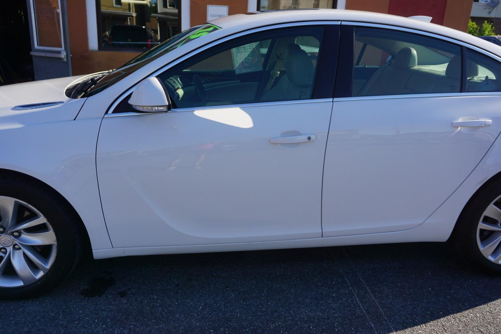 2015 WHITE /TAN BUICK REGAL TURBO (2G4GL5EX8F9) with an 2L I4 engine, AUTOMATIC transmission, located at 312 Centre Ave, Schuylkill Haven, PA, 17972, (570) 593-5278, 40.638130, -76.177383- Photo#5