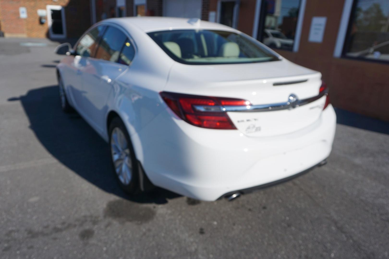 2015 WHITE /TAN BUICK REGAL TURBO (2G4GL5EX8F9) with an 2L I4 engine, AUTOMATIC transmission, located at 312 Centre Ave, Schuylkill Haven, PA, 17972, (570) 593-5278, 40.638130, -76.177383- Photo#8