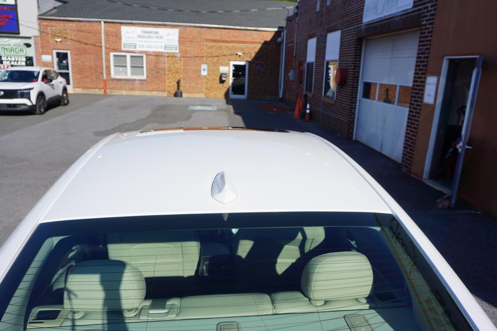 2015 WHITE /TAN BUICK REGAL TURBO (2G4GL5EX8F9) with an 2L I4 engine, AUTOMATIC transmission, located at 312 Centre Ave, Schuylkill Haven, PA, 17972, (570) 593-5278, 40.638130, -76.177383- Photo#9