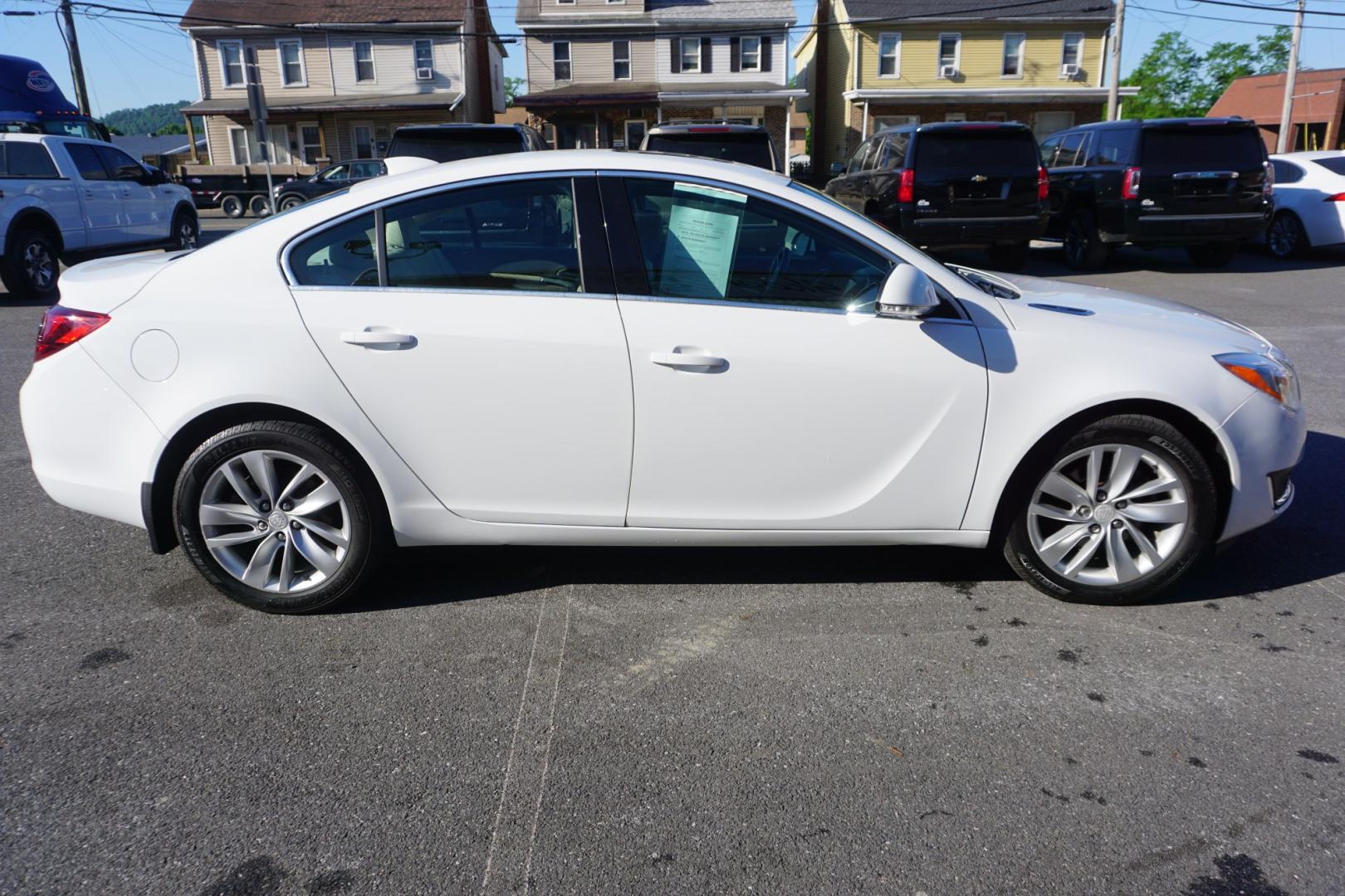 2015 WHITE /TAN BUICK REGAL TURBO (2G4GL5EX8F9) with an 2L I4 engine, AUTOMATIC transmission, located at 312 Centre Ave, Schuylkill Haven, PA, 17972, (570) 593-5278, 40.638130, -76.177383- Photo#11