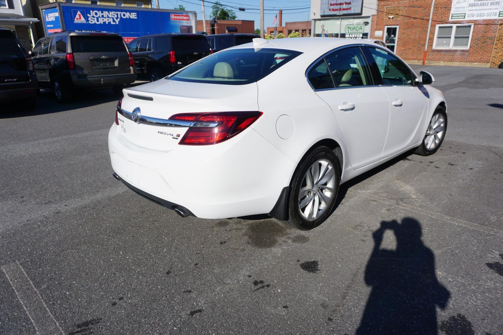 2015 WHITE /TAN BUICK REGAL TURBO (2G4GL5EX8F9) with an 2L I4 engine, AUTOMATIC transmission, located at 312 Centre Ave, Schuylkill Haven, PA, 17972, (570) 593-5278, 40.638130, -76.177383- Photo#12