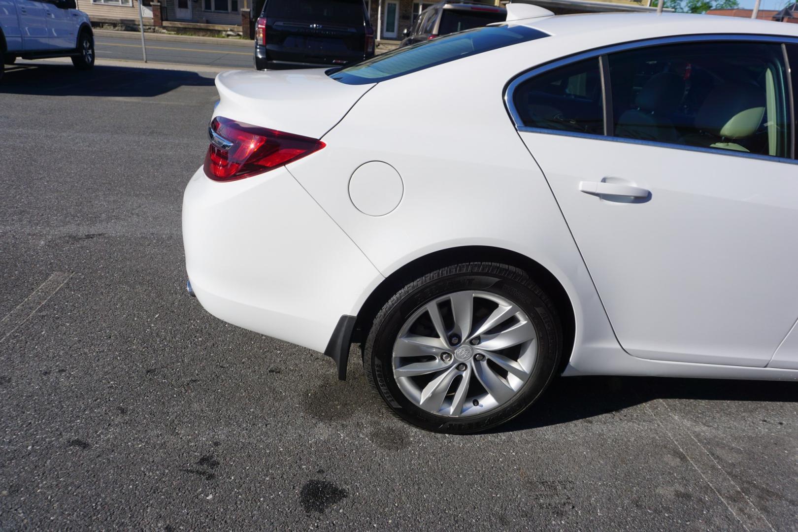 2015 WHITE /TAN BUICK REGAL TURBO (2G4GL5EX8F9) with an 2L I4 engine, AUTOMATIC transmission, located at 312 Centre Ave, Schuylkill Haven, PA, 17972, (570) 593-5278, 40.638130, -76.177383- Photo#13