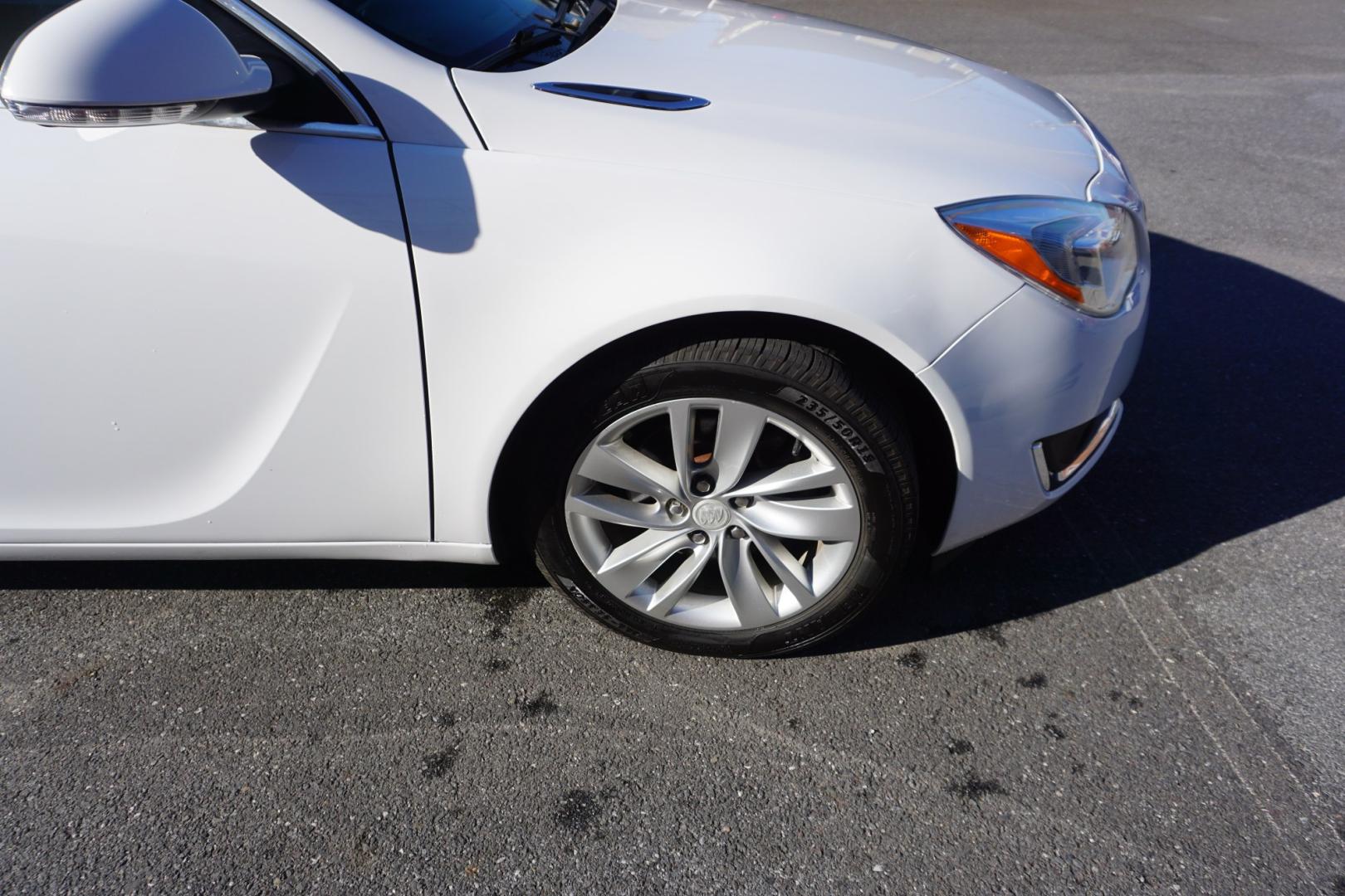 2015 WHITE /TAN BUICK REGAL TURBO (2G4GL5EX8F9) with an 2L I4 engine, AUTOMATIC transmission, located at 312 Centre Ave, Schuylkill Haven, PA, 17972, (570) 593-5278, 40.638130, -76.177383- Photo#16