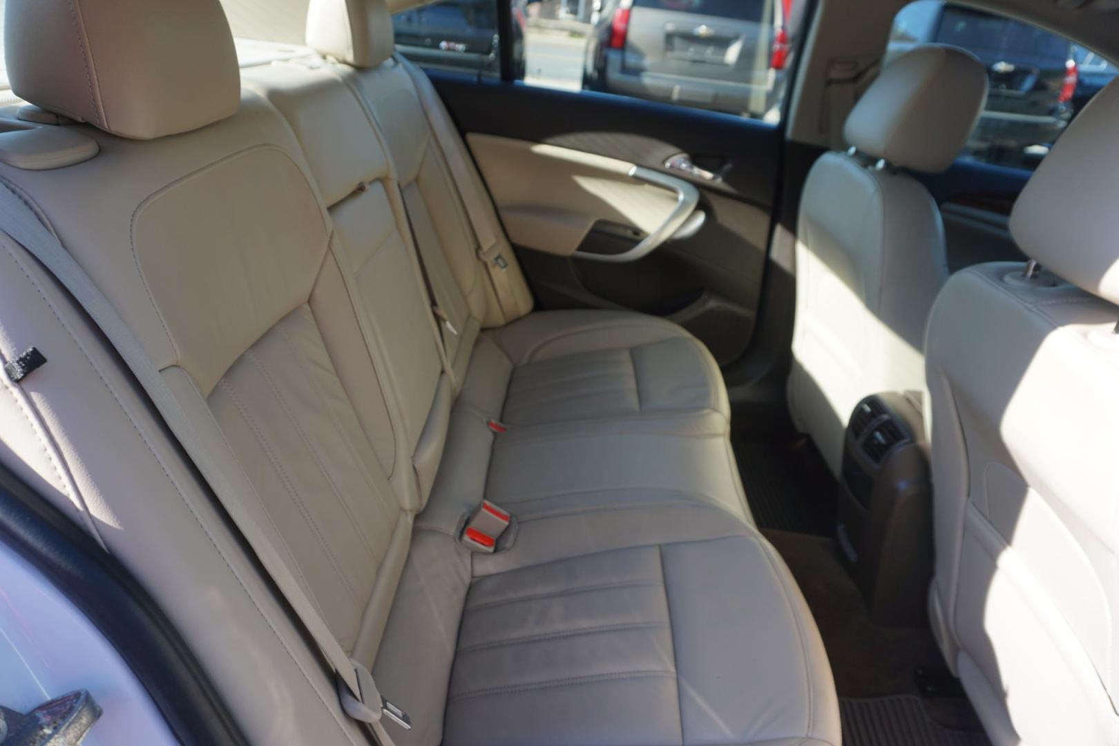 2015 WHITE /TAN BUICK REGAL TURBO (2G4GL5EX8F9) with an 2L I4 engine, AUTOMATIC transmission, located at 312 Centre Ave, Schuylkill Haven, PA, 17972, (570) 593-5278, 40.638130, -76.177383- Photo#38